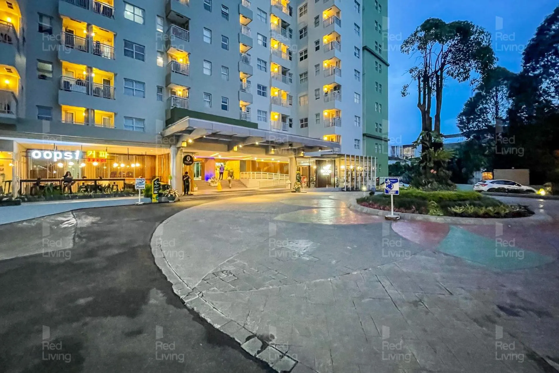 Property building in RedLiving Apartemen Parahyangan Residence - Anton Rooms