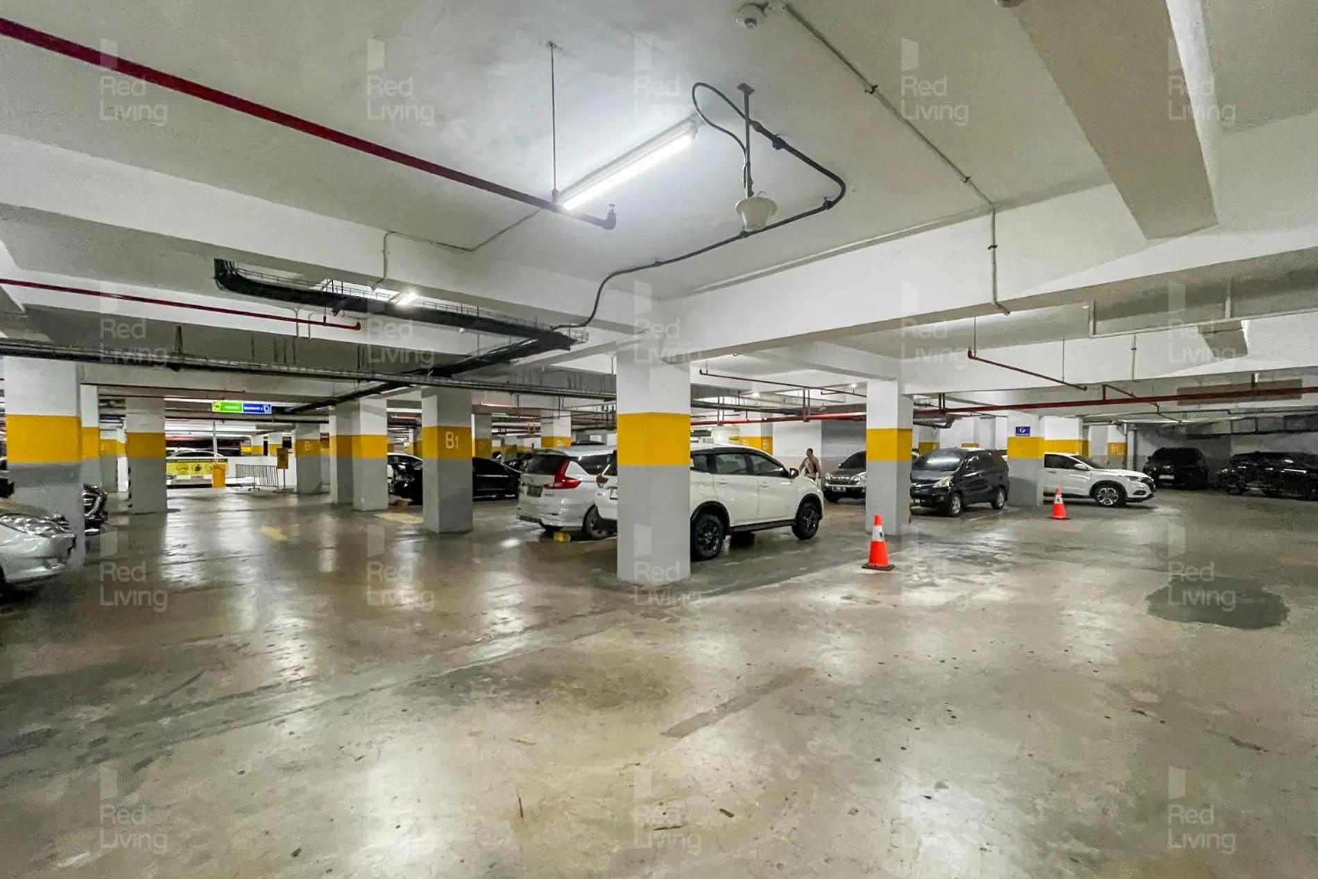 Parking in RedLiving Apartemen Parahyangan Residence - Anton Rooms