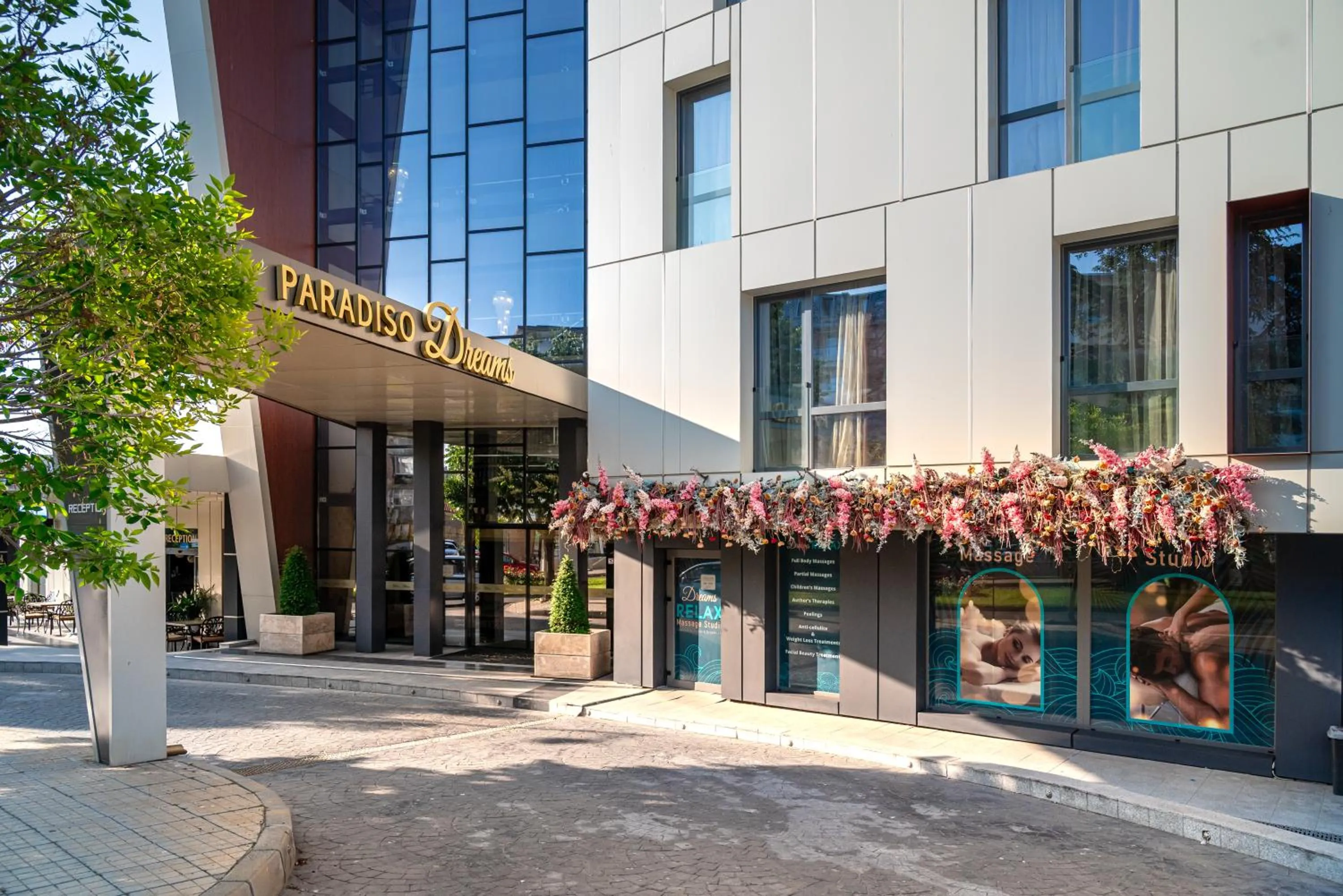 Facade/entrance in Paradiso Dreams Hotel