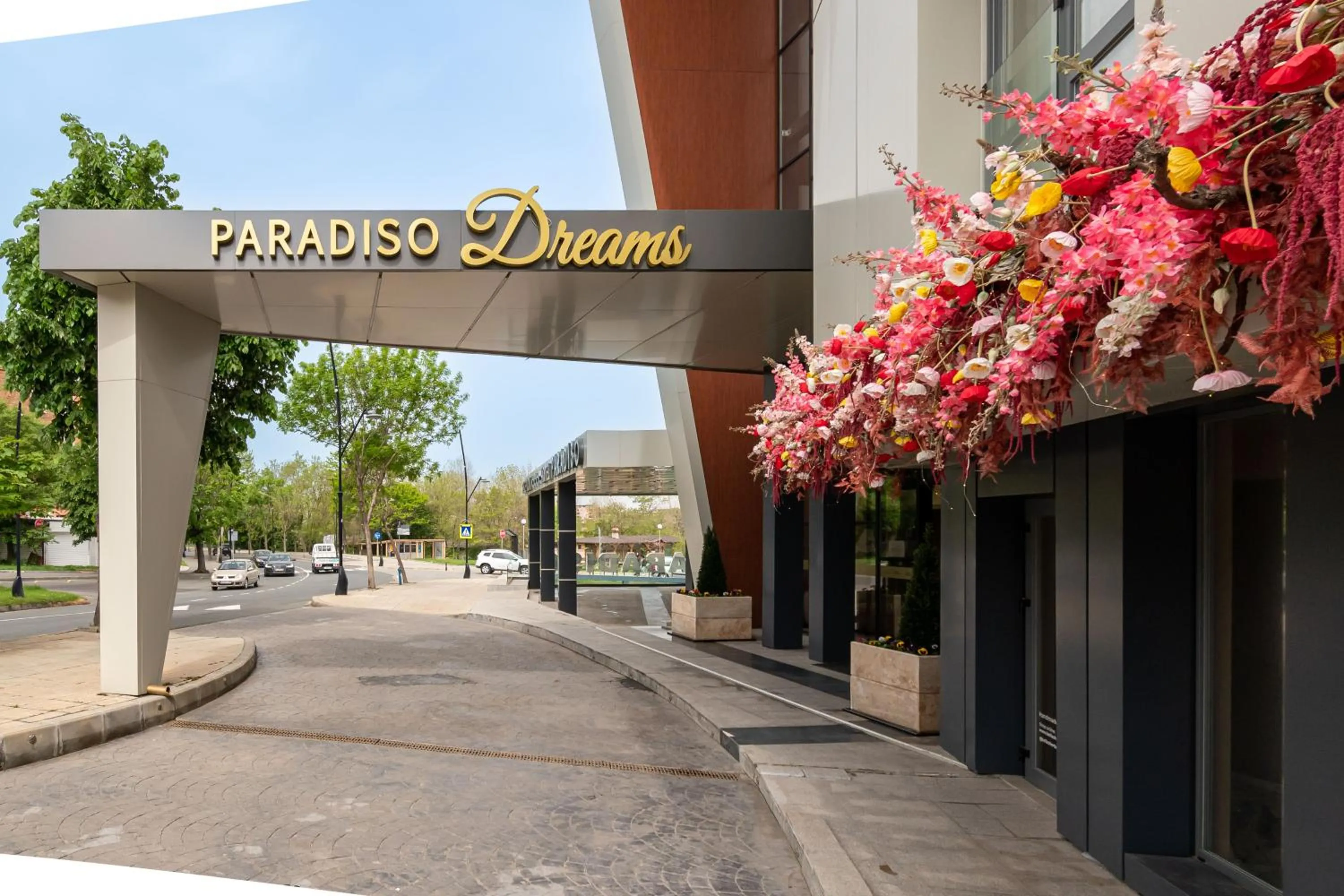 Facade/entrance in Paradiso Dreams Hotel