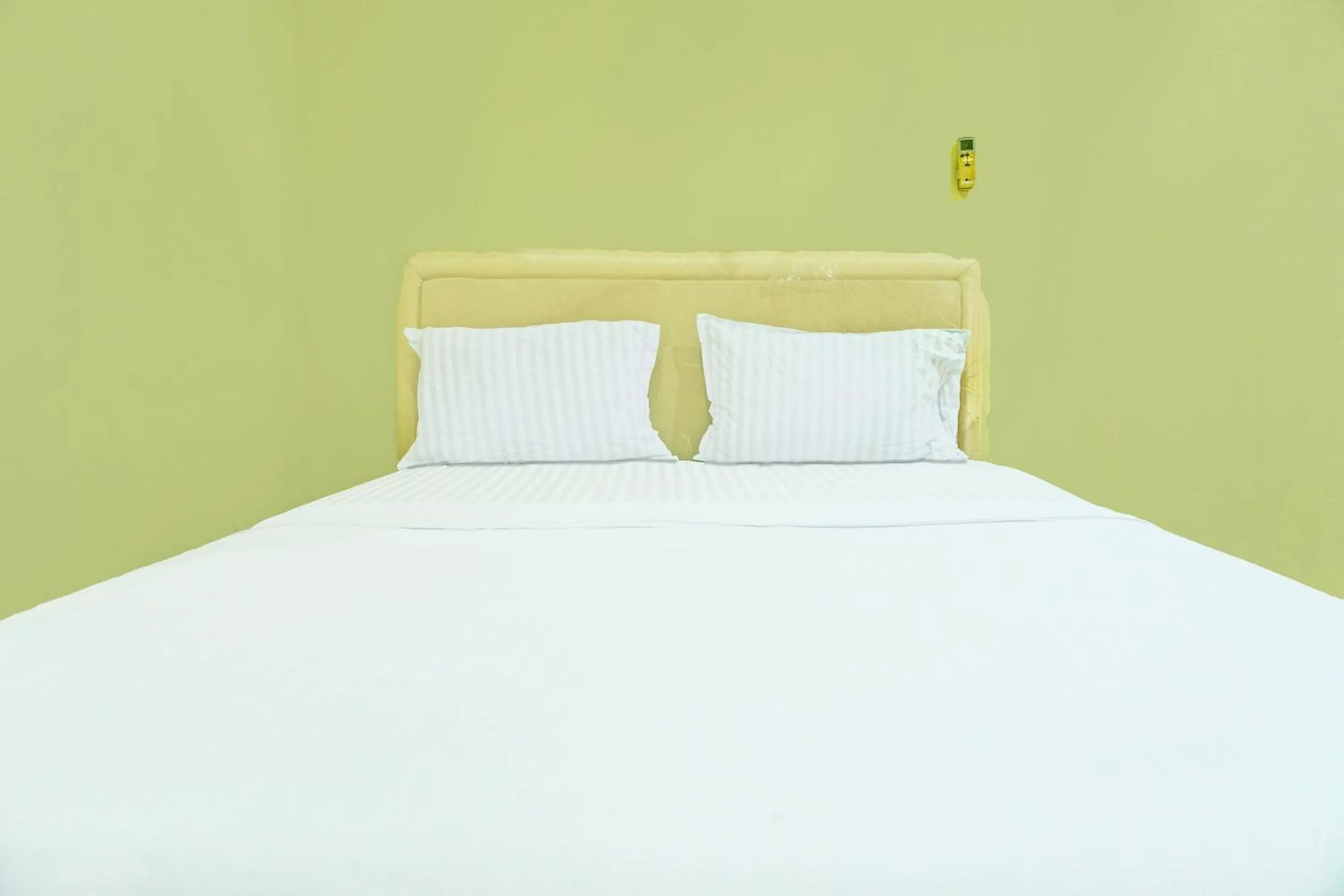 Bedroom, Bed in Capital O 92316 Wisma Widya Loka Pratama Near Futsal Tebing Gading