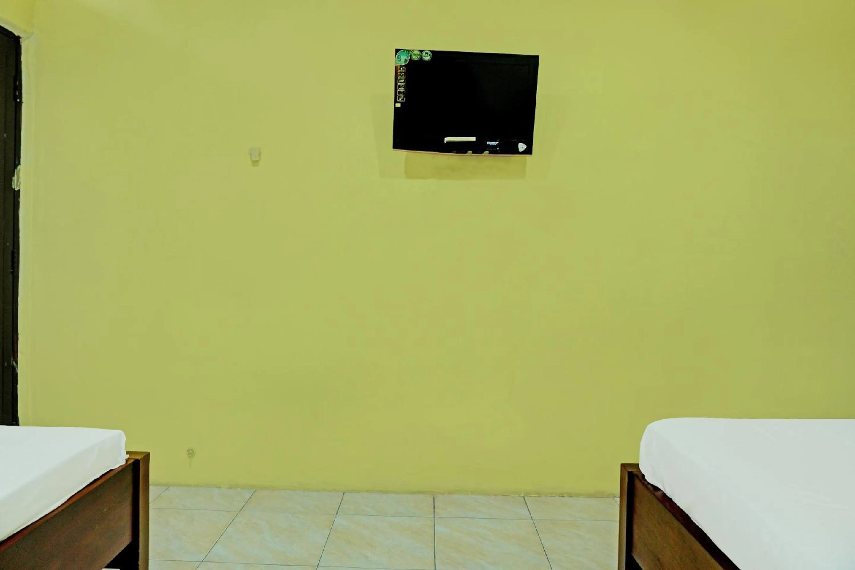Bedroom, Bed in Capital O 92316 Wisma Widya Loka Pratama Near Futsal Tebing Gading