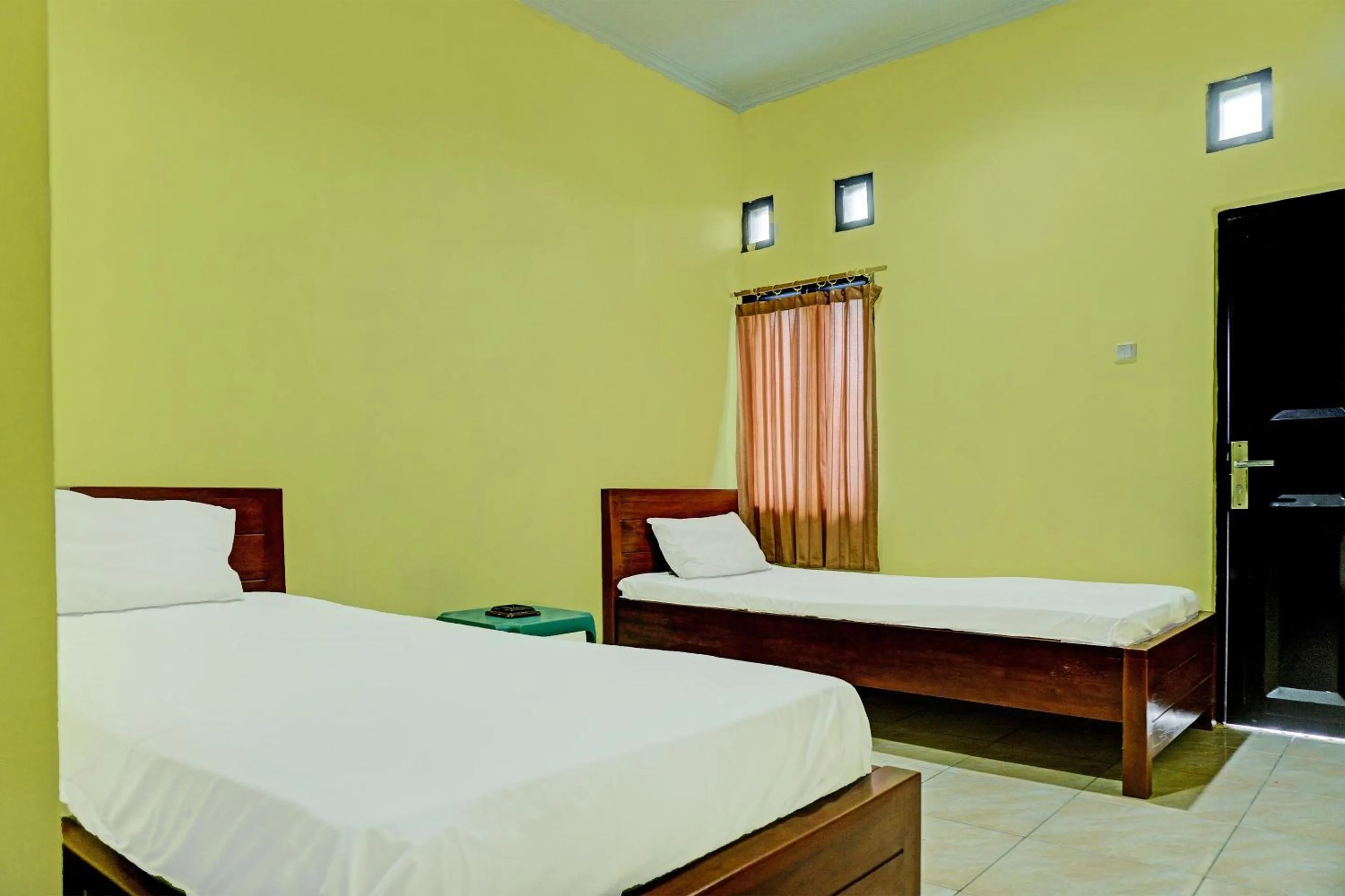 Bedroom, Bed in Capital O 92316 Wisma Widya Loka Pratama Near Futsal Tebing Gading