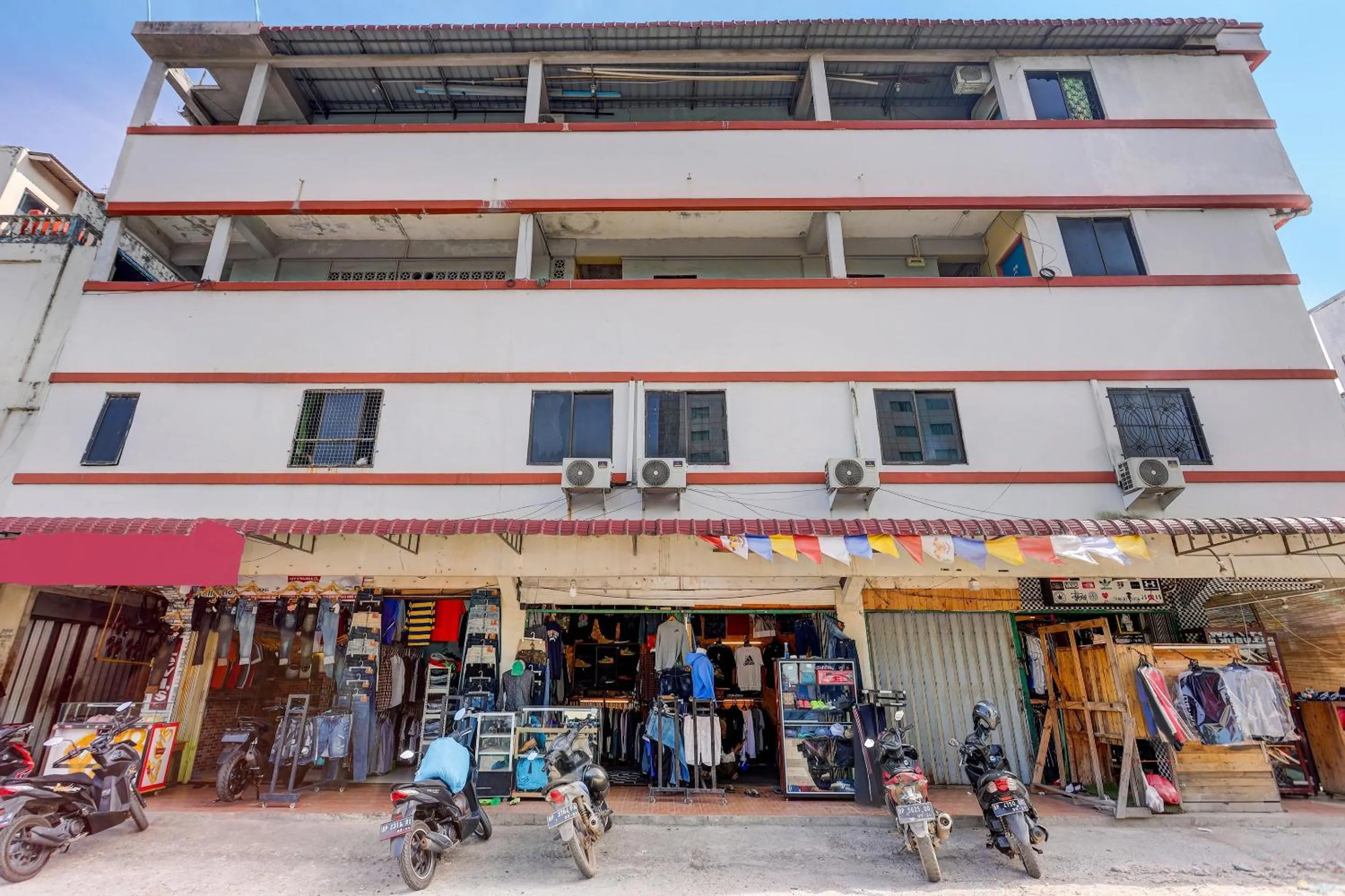 Facade/entrance in Hotel O Hasan House SyariahNearPelabuhan Feri Harbor Bay