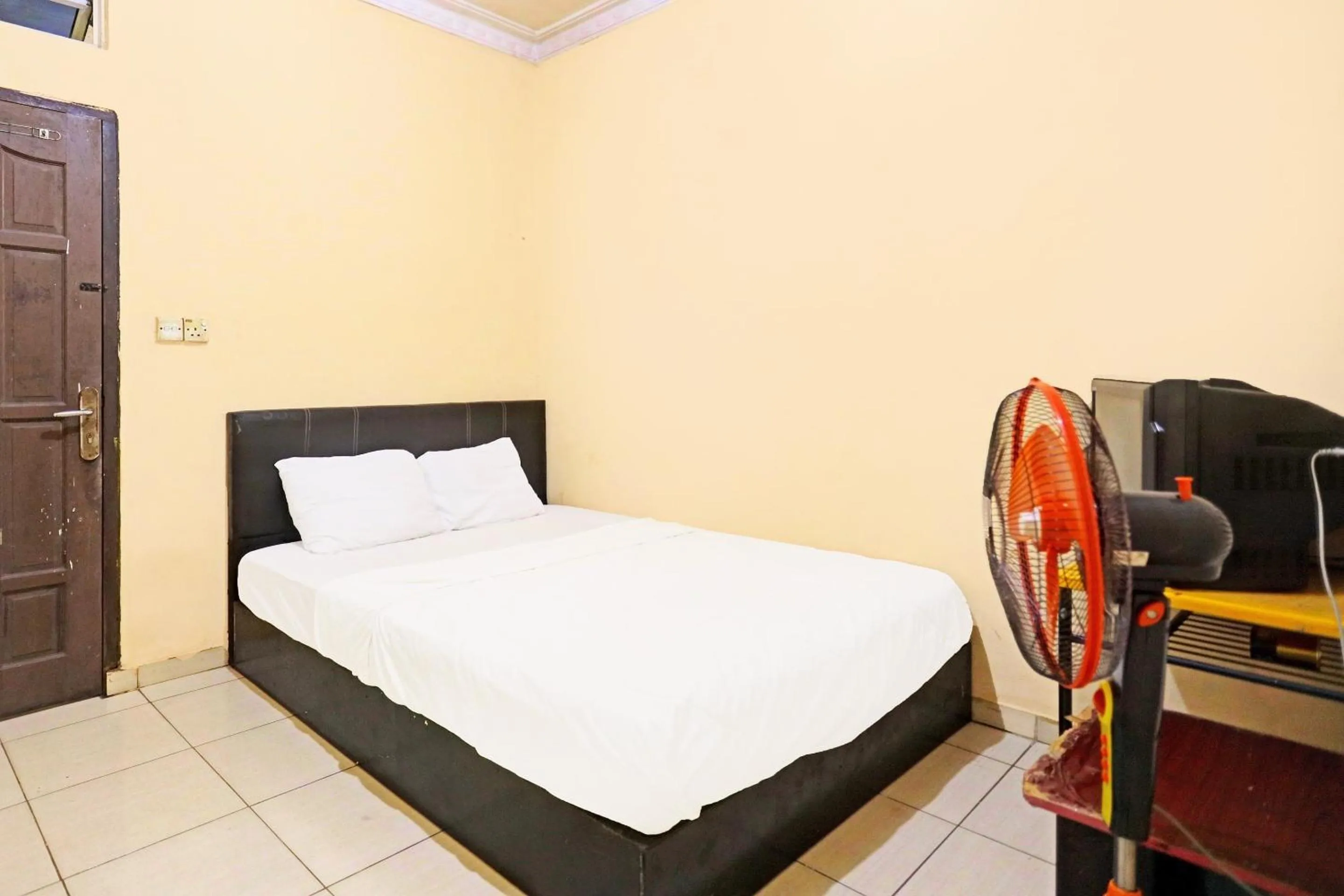 Bedroom, Bed in Hotel O Ririn Homestay