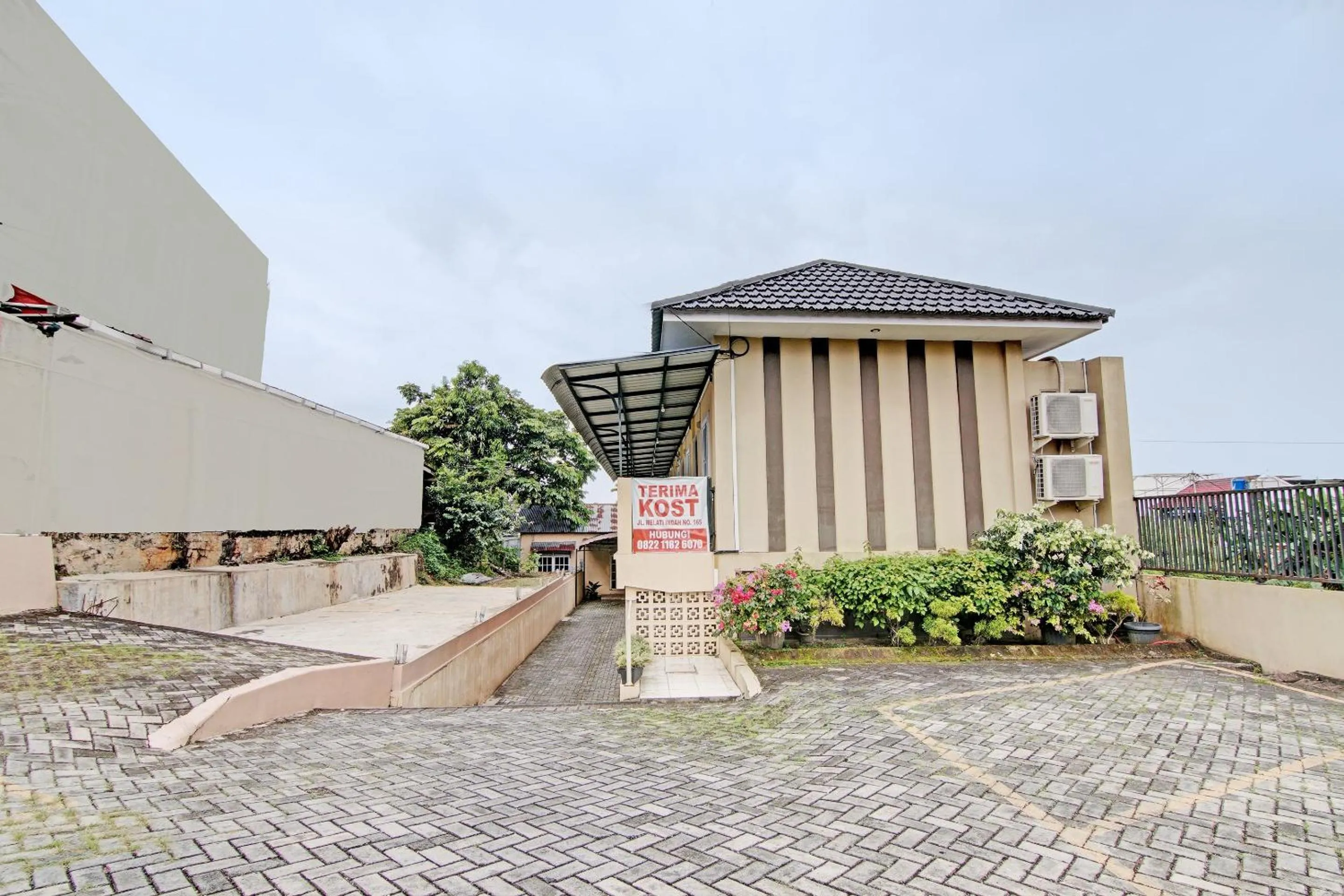 Facade/entrance in Hotel O Melati Residence Syariah