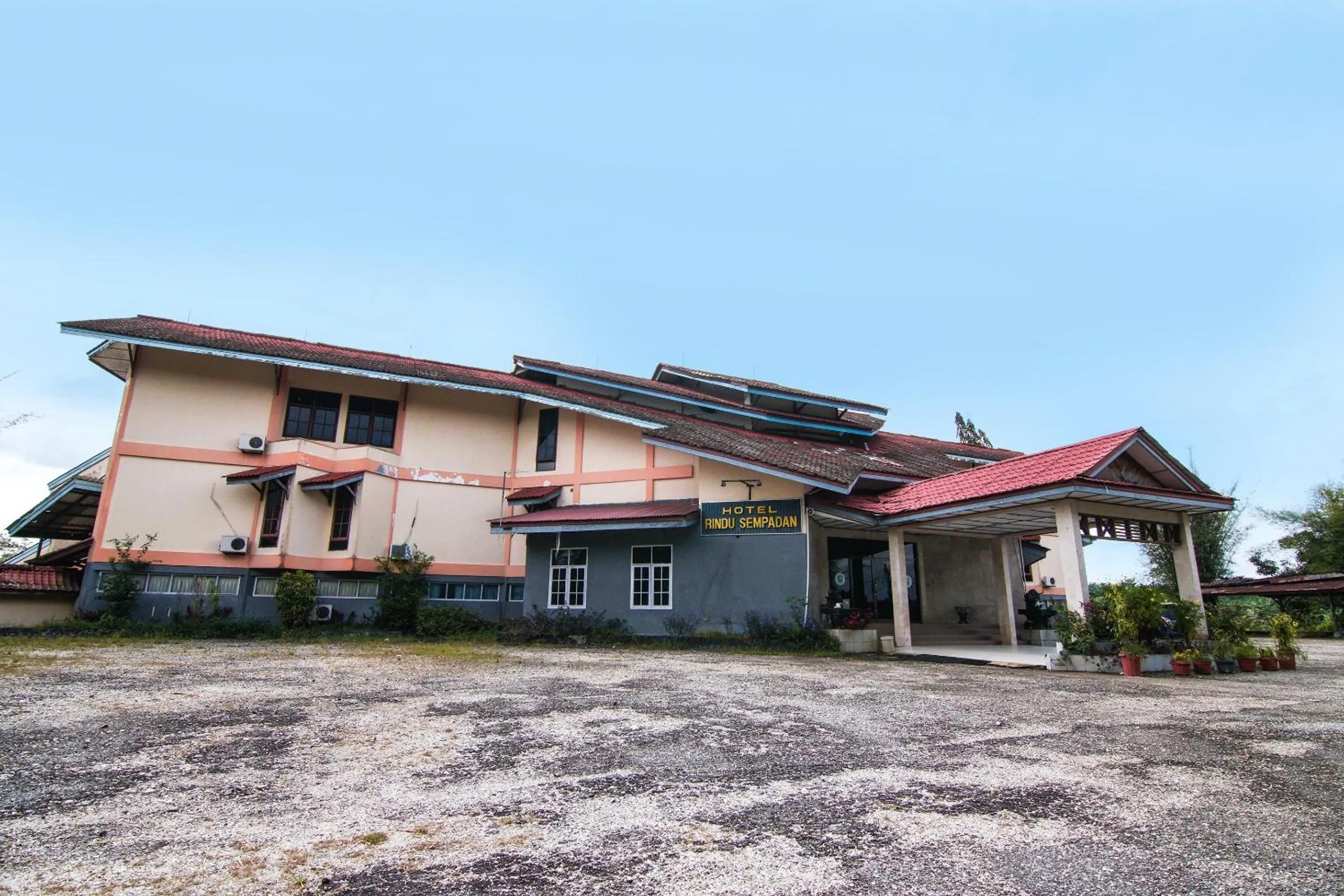 Facade/entrance in Hotel O Rindu Sempadan Near Taman Wisata Rindu Sempadan