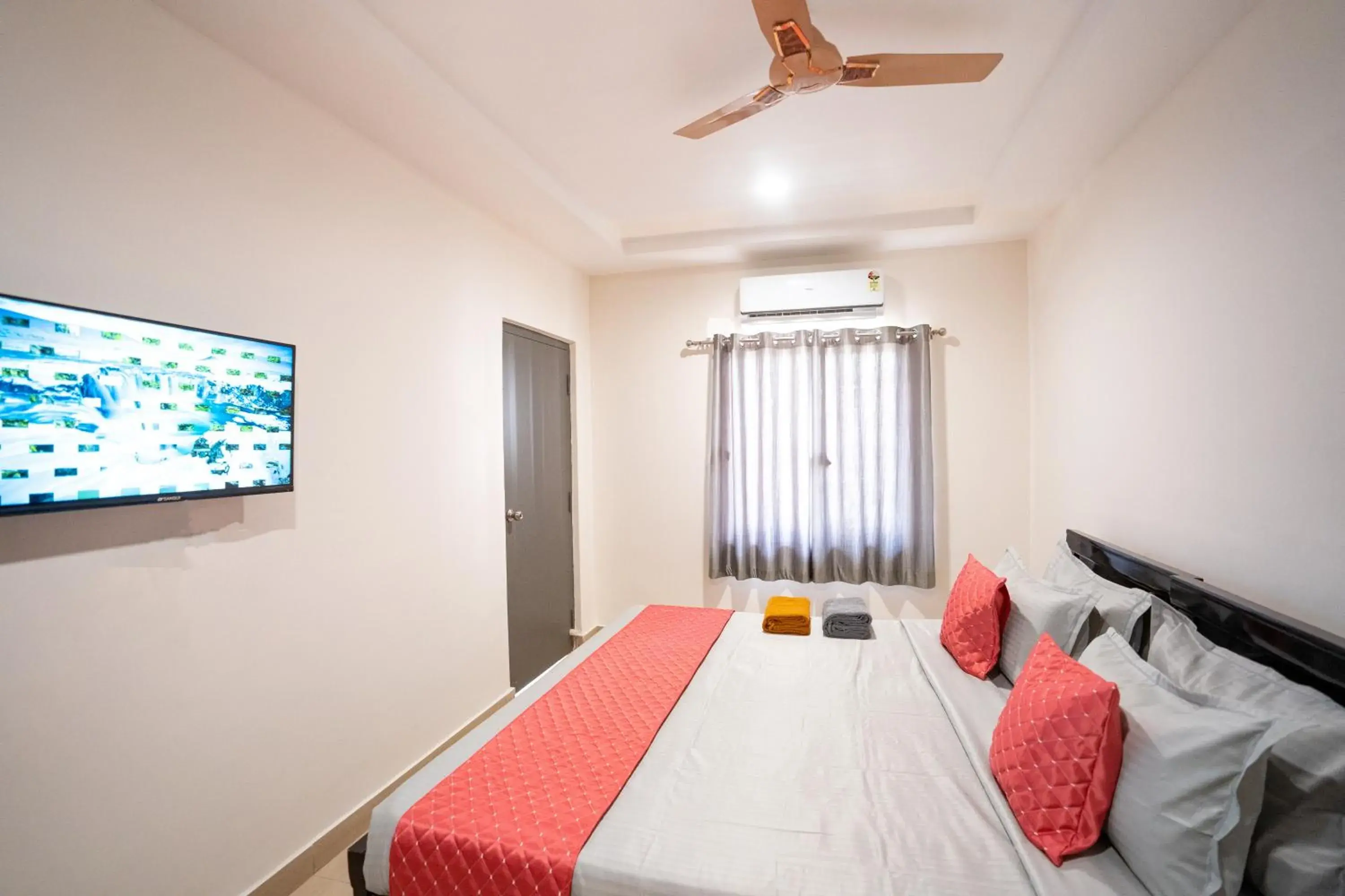 Budget Double Room in Yellow Bells Signature HITEC City Budget Double Room in Yellow Bells Signature HITEC City