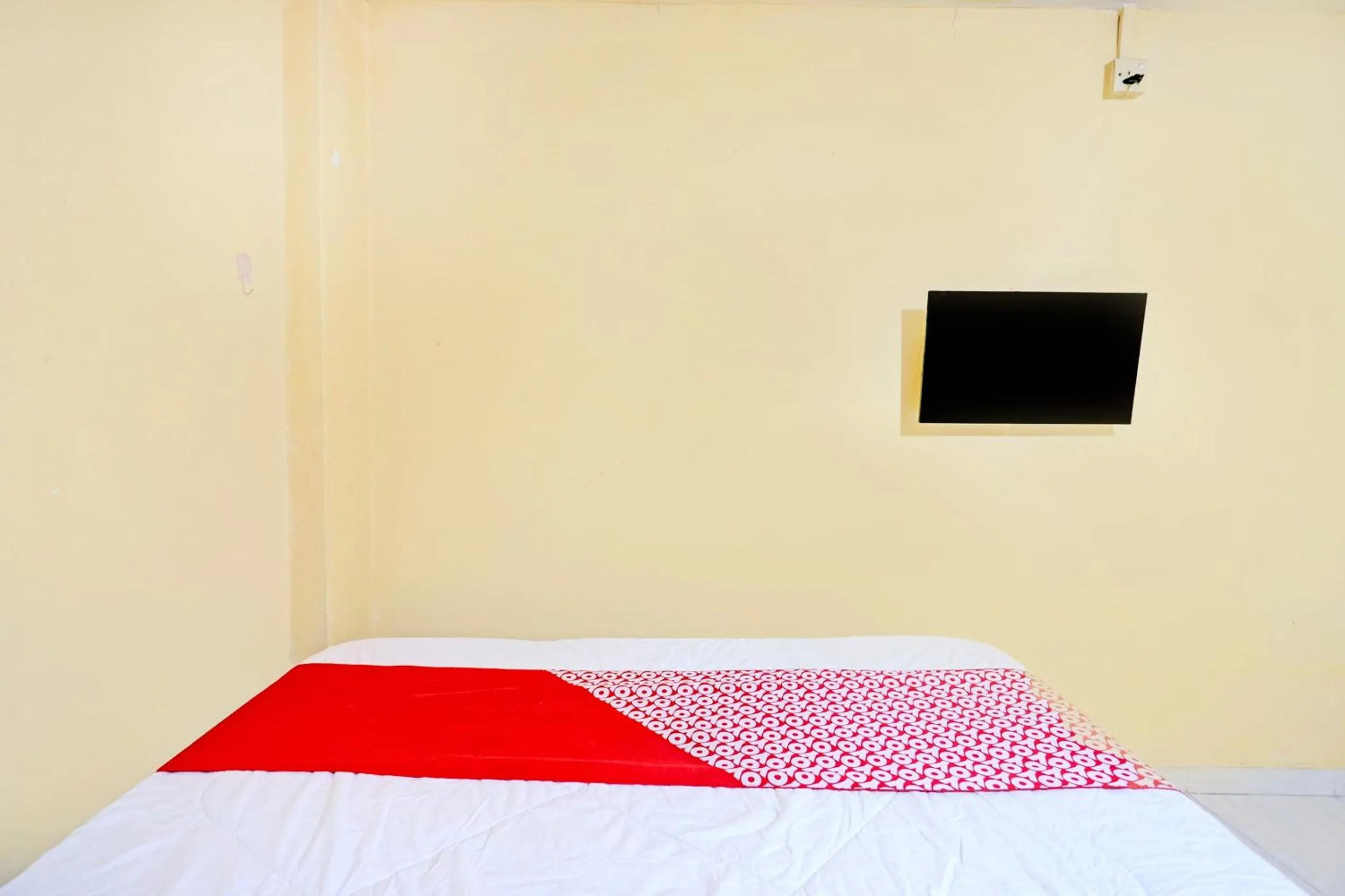 Bedroom, Bed in Hotel O Abi Manyu Syariah