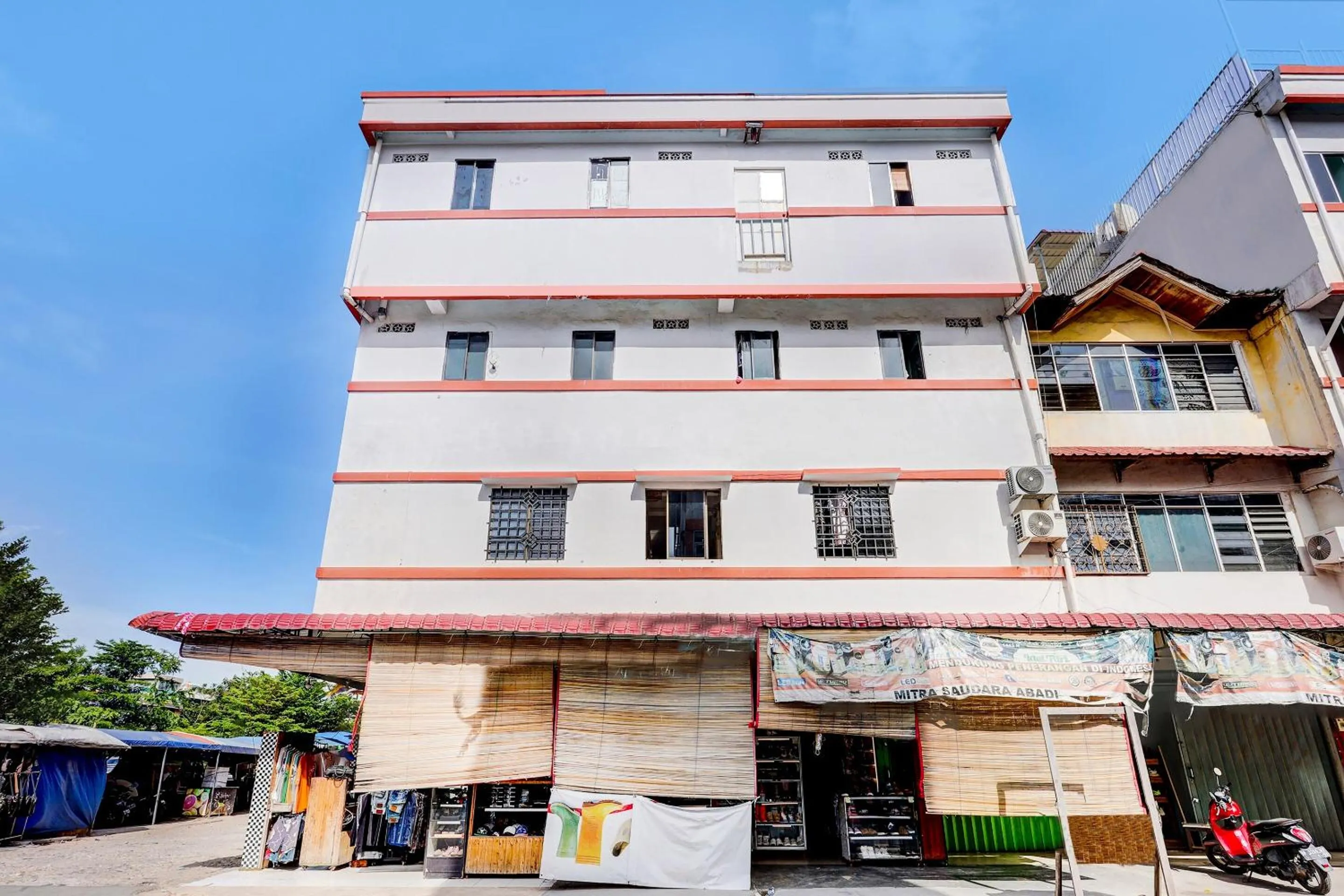 Facade/entrance in Hotel O Abi Manyu Syariah