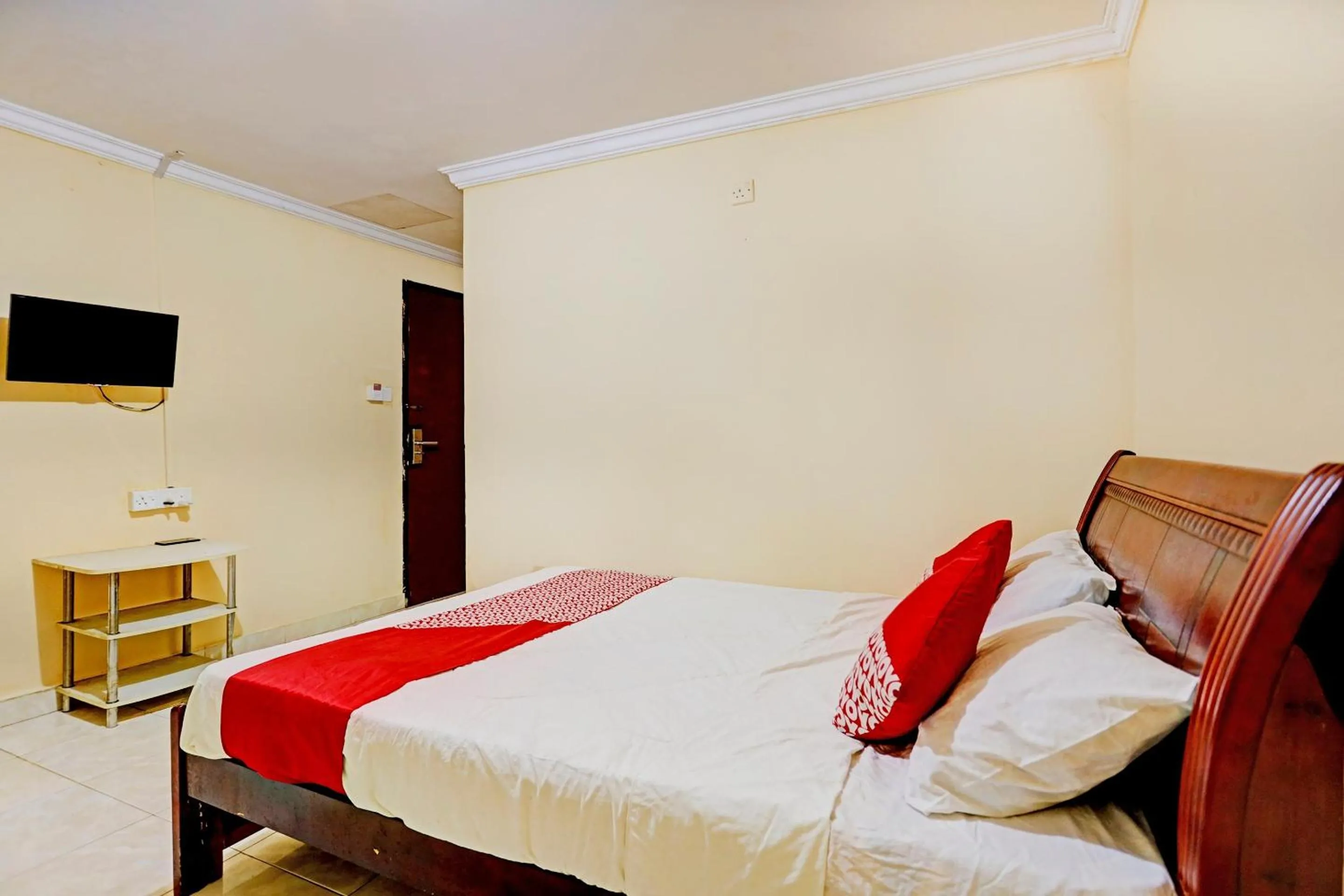 Bedroom, Bed in Hotel O Abi Manyu Syariah