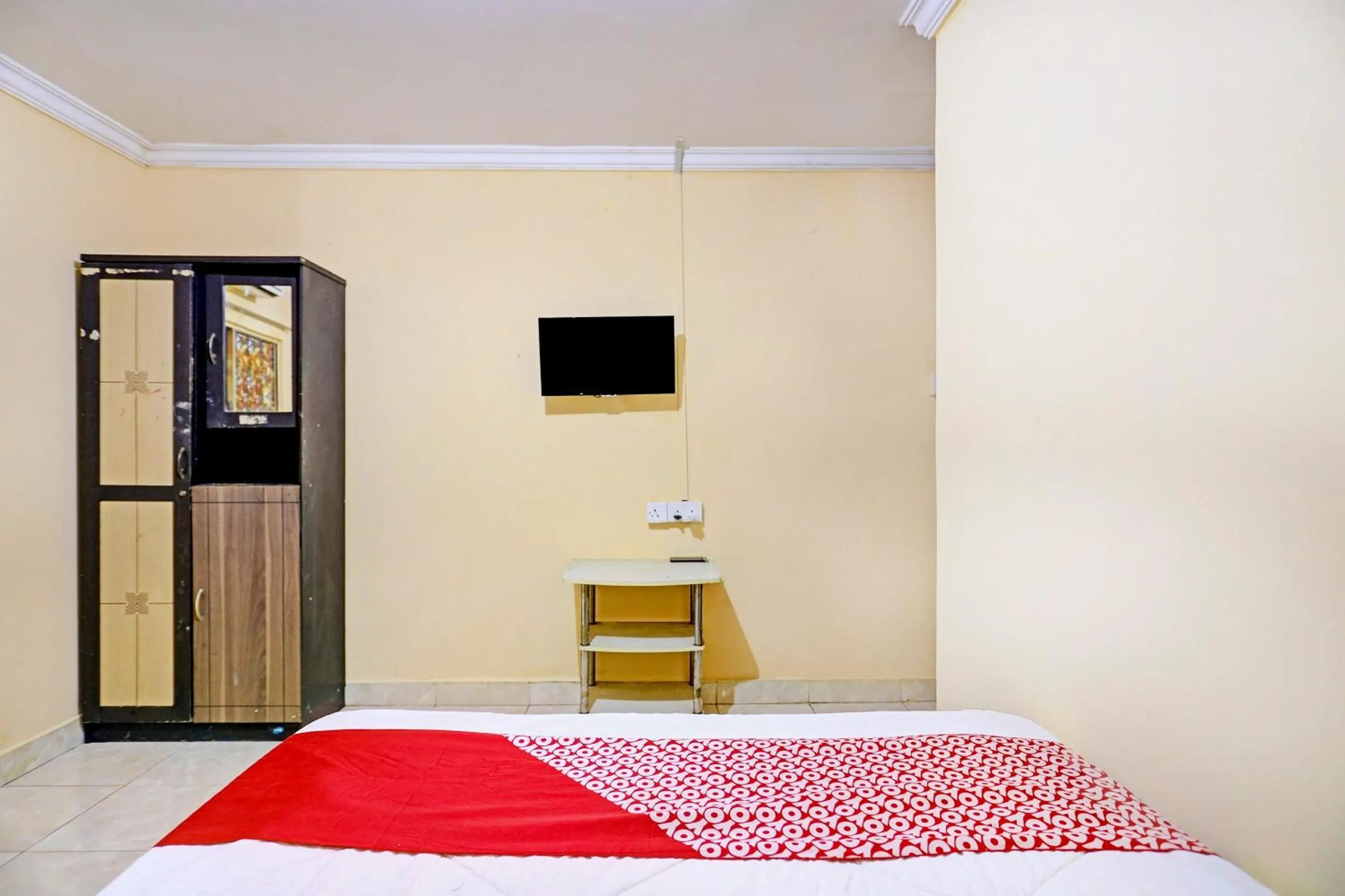 Bedroom, Bed in Hotel O Abi Manyu Syariah