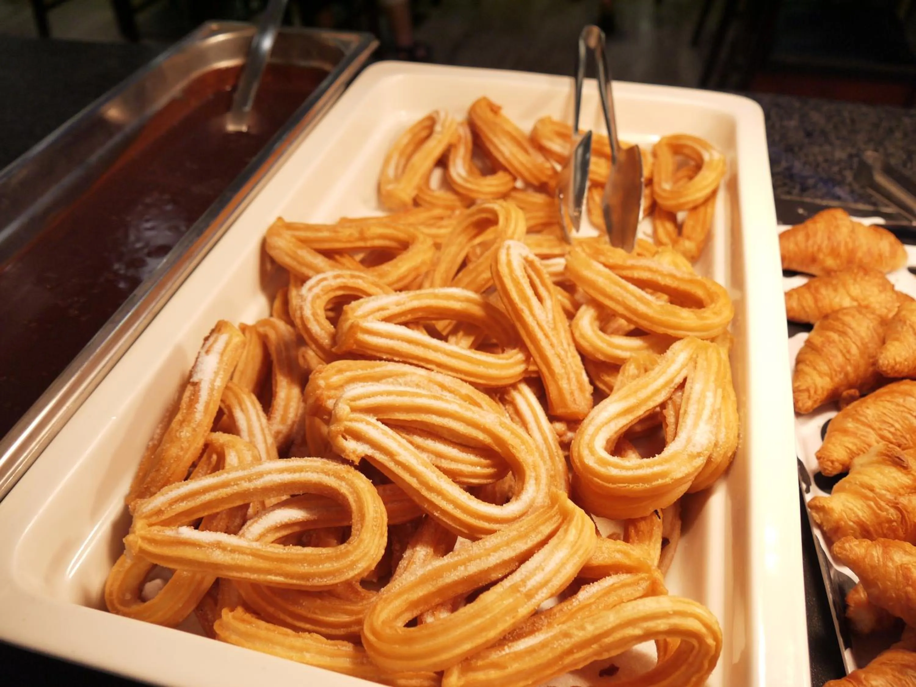 Restaurant/places to eat in Hotel Astoria Park