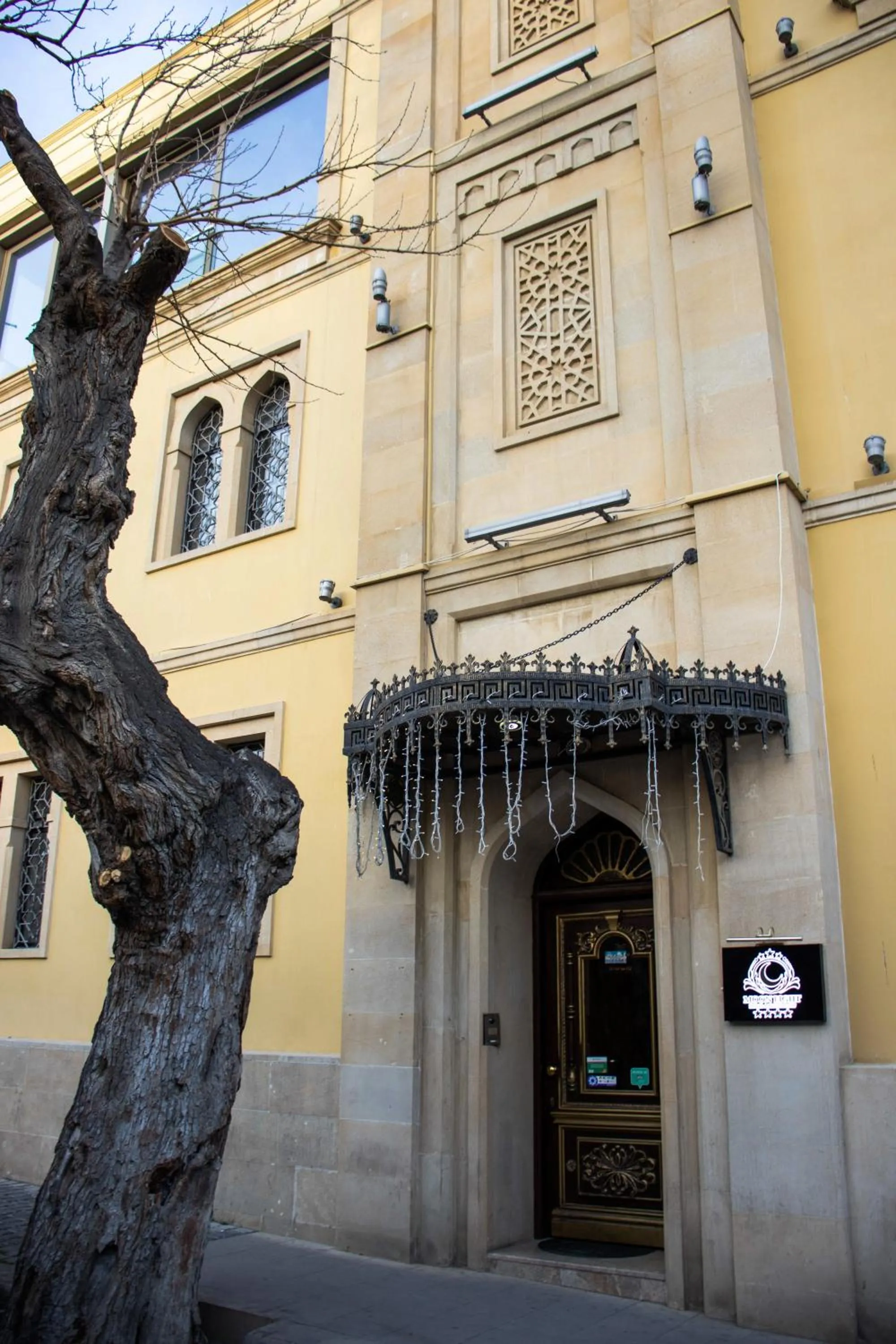 Facade/entrance in La Casa Old City Hotel