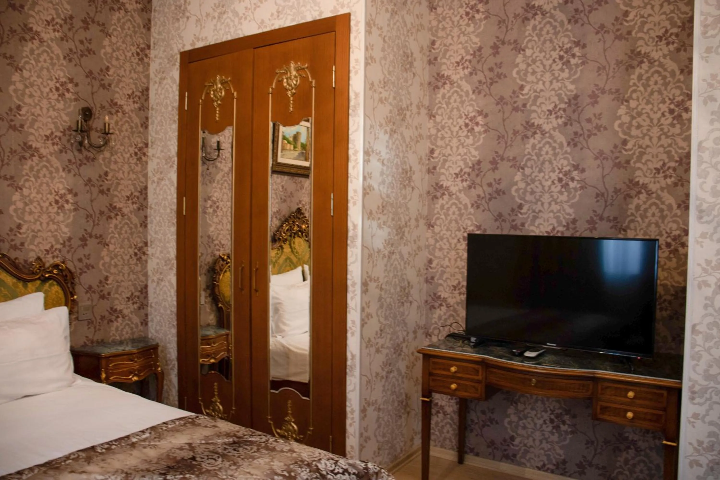 La Casa Old City Hotel