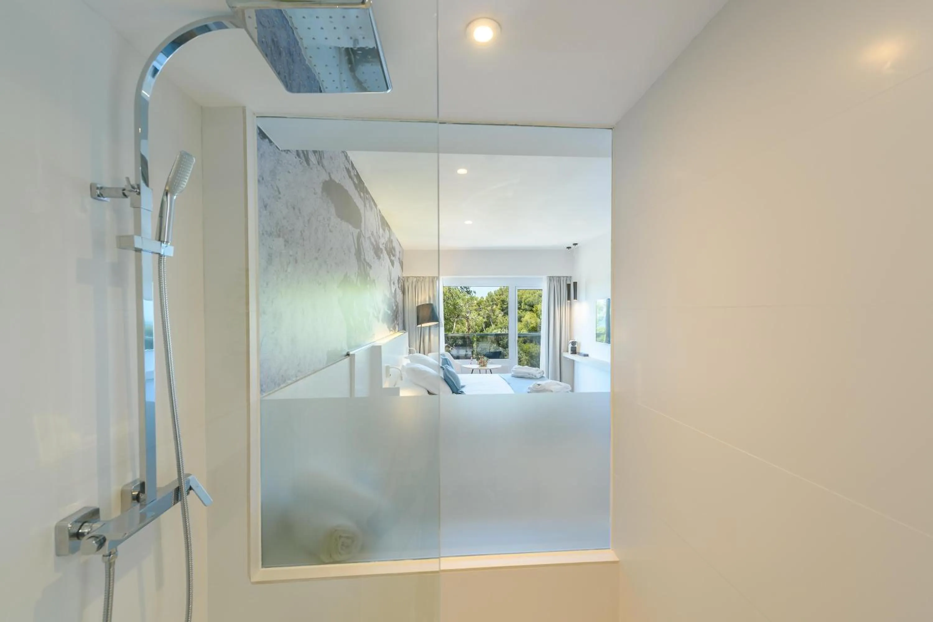 Photo of the whole room in Tacande Portals