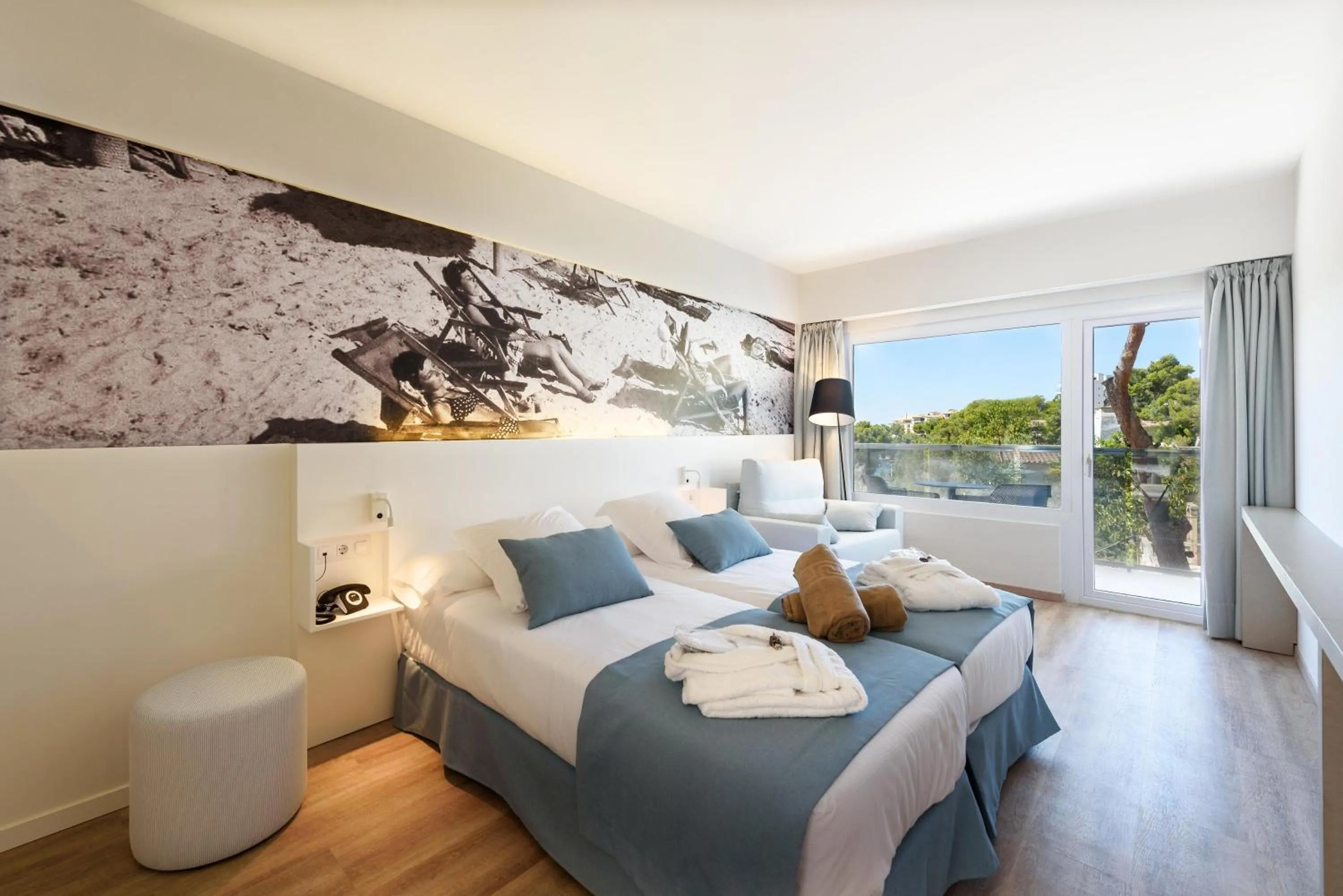 Photo of the whole room, Bed in Tacande Portals