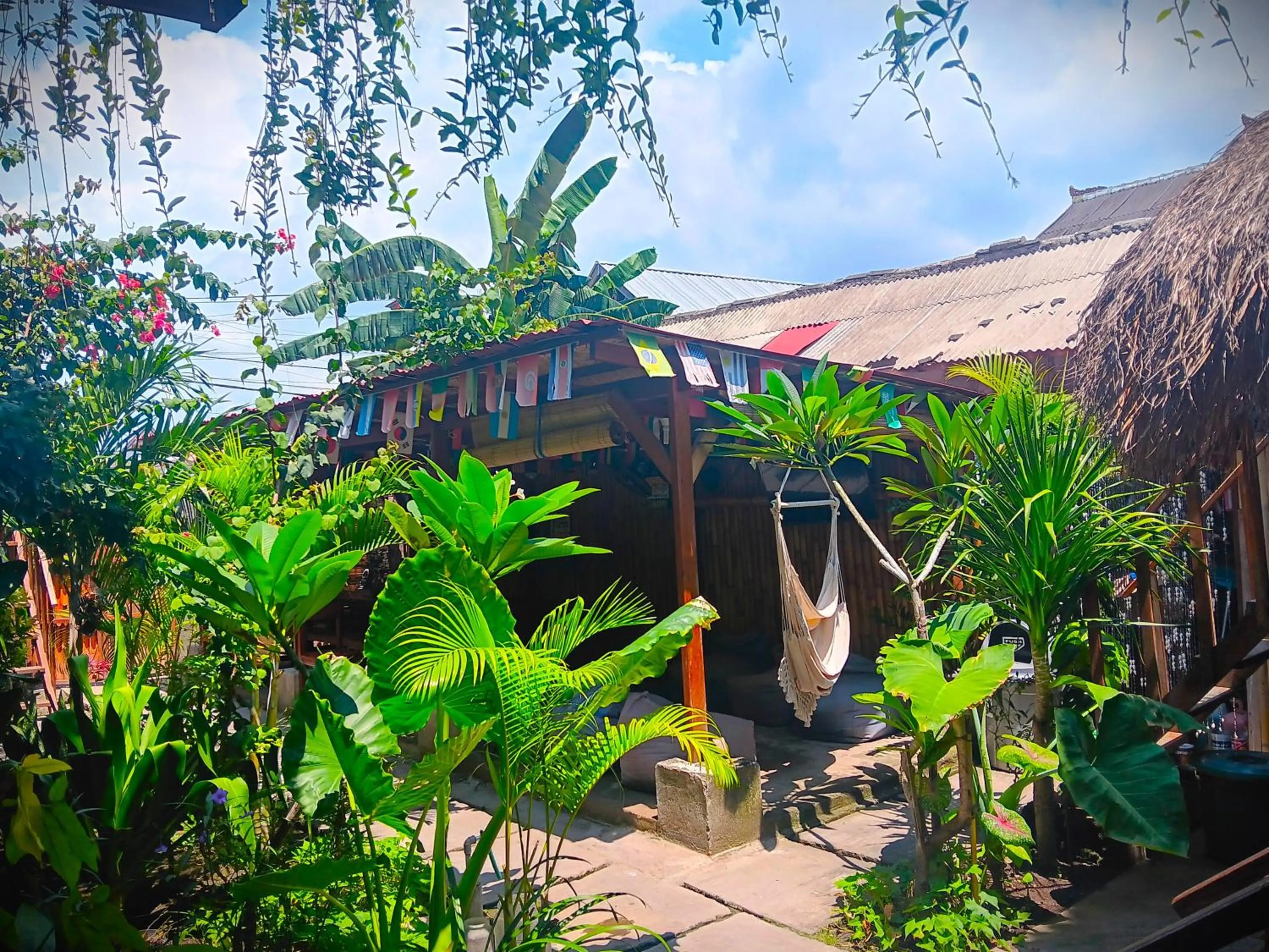 Communal lounge/ TV room in Good Vibes Bungalows