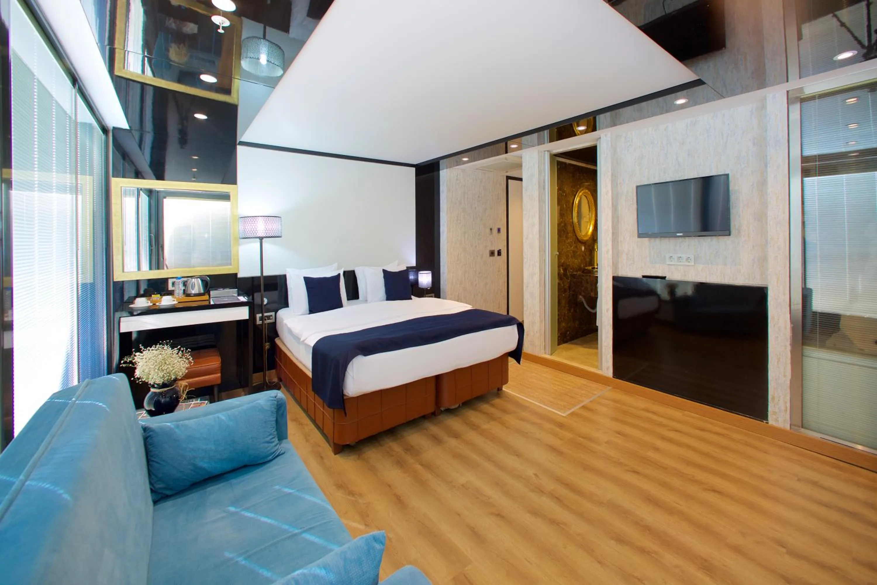 Photo of the whole room in The Hera Platinum Hotel