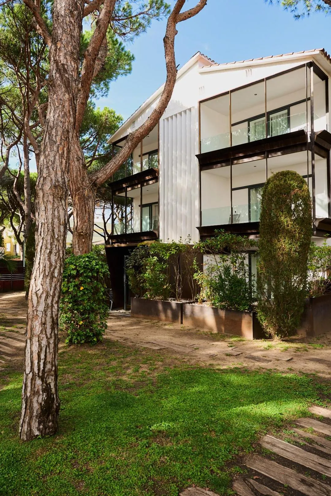 Property building in NM Suites by Escampa Hotels