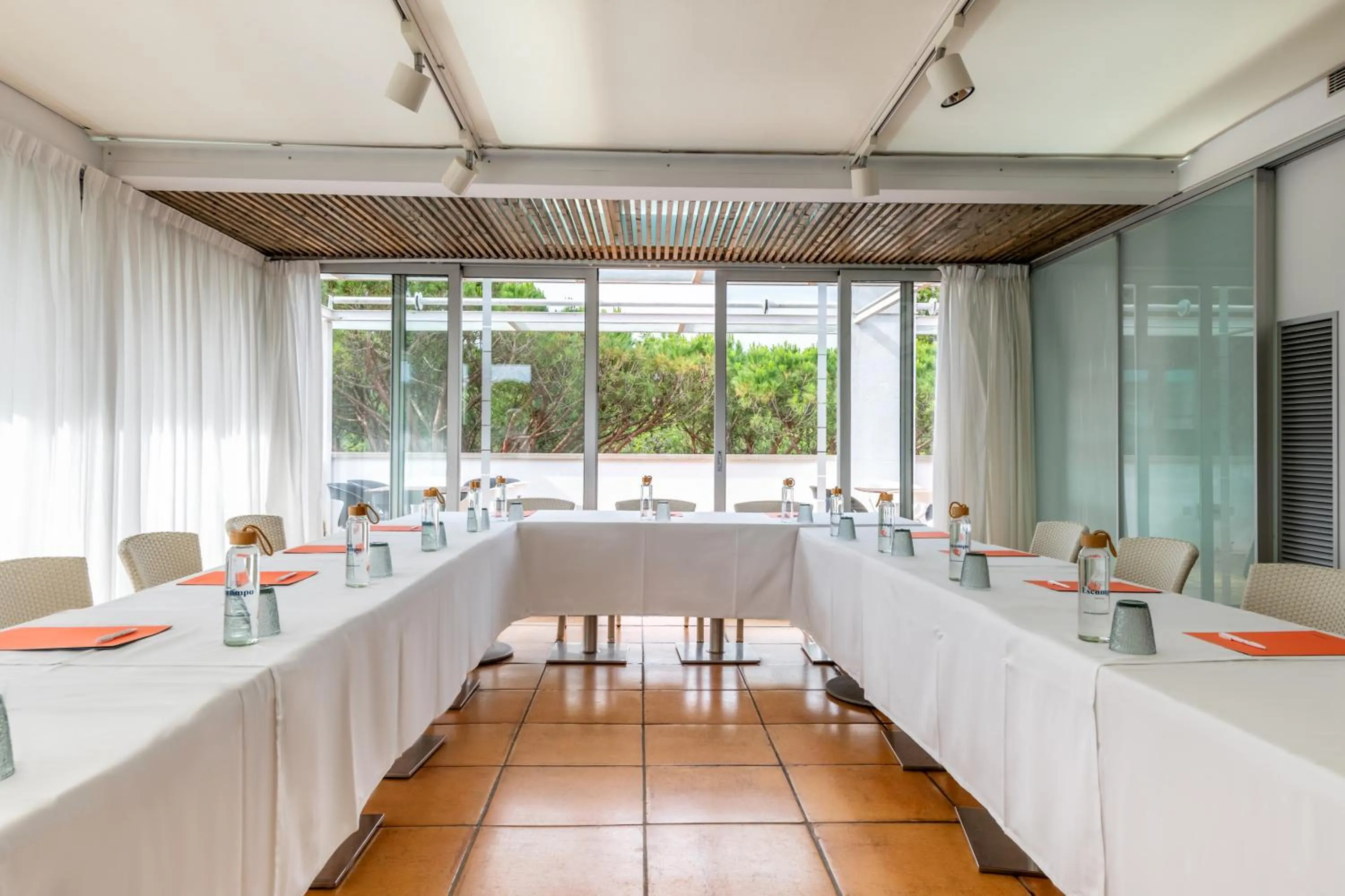 Meeting/conference room in NM Suites by Escampa Hotels