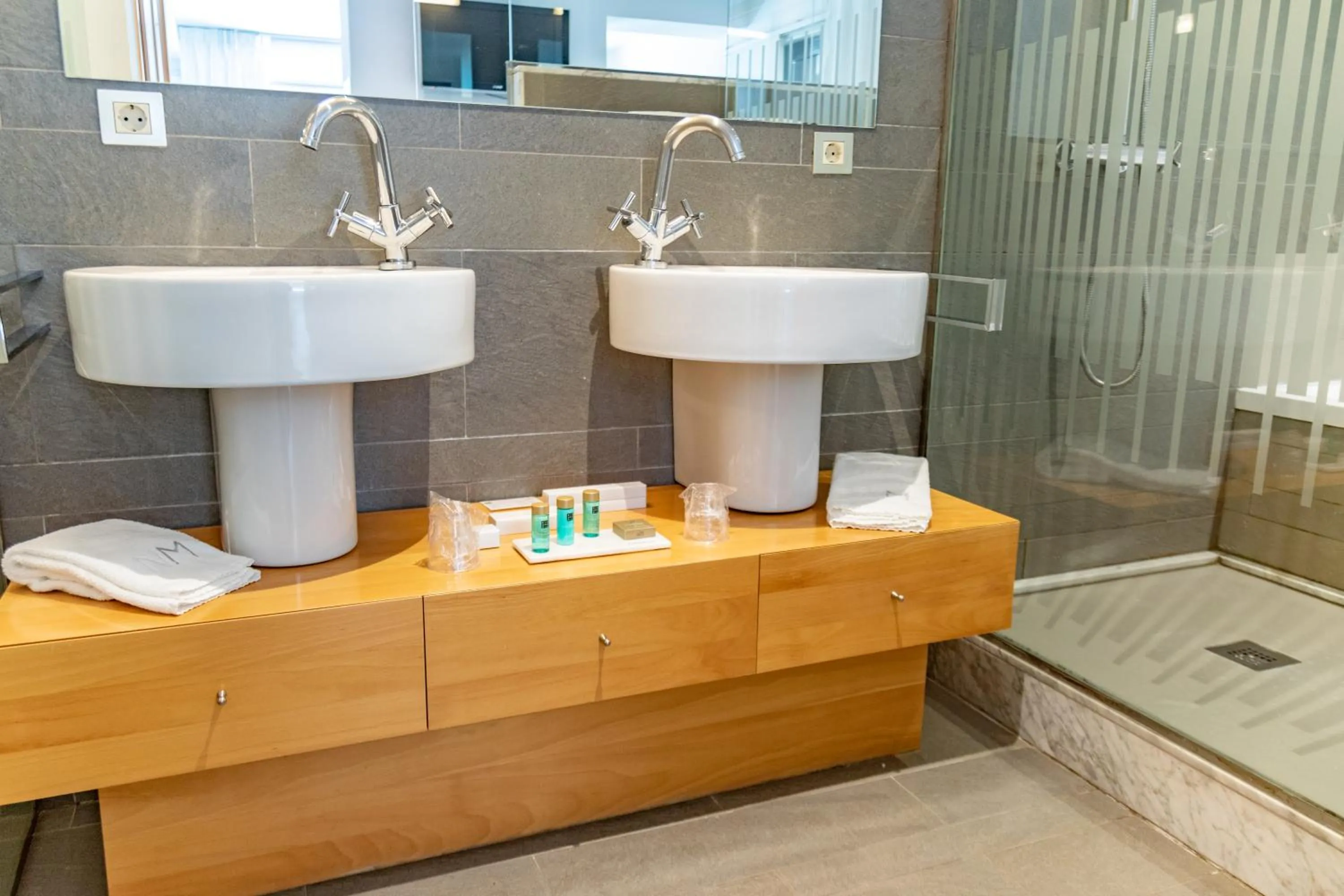 Bathroom in NM Suites by Escampa Hotels