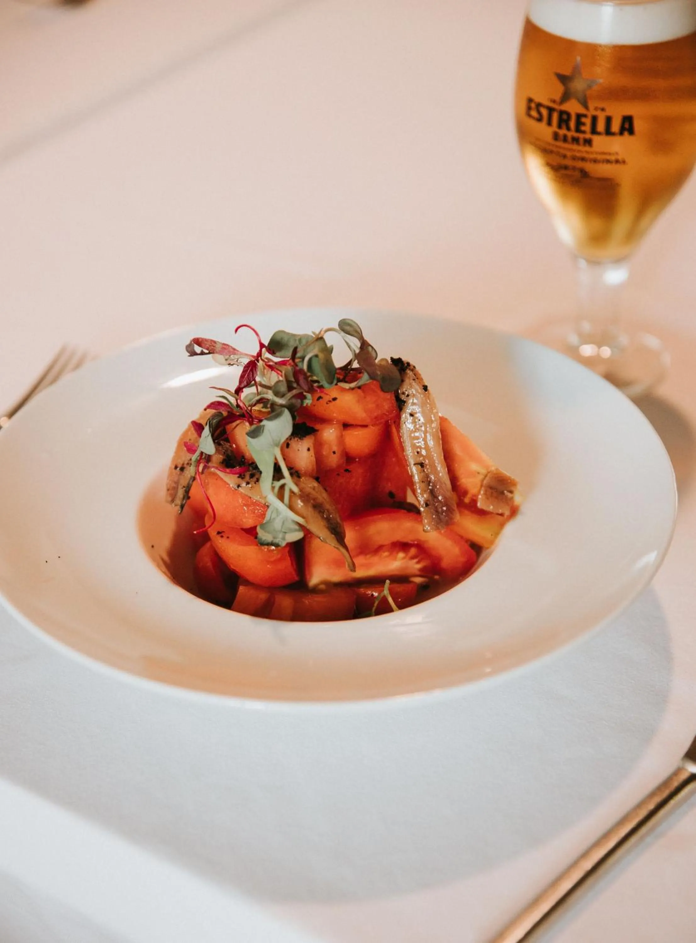 Restaurant/places to eat in NM Suites by Escampa Hotels