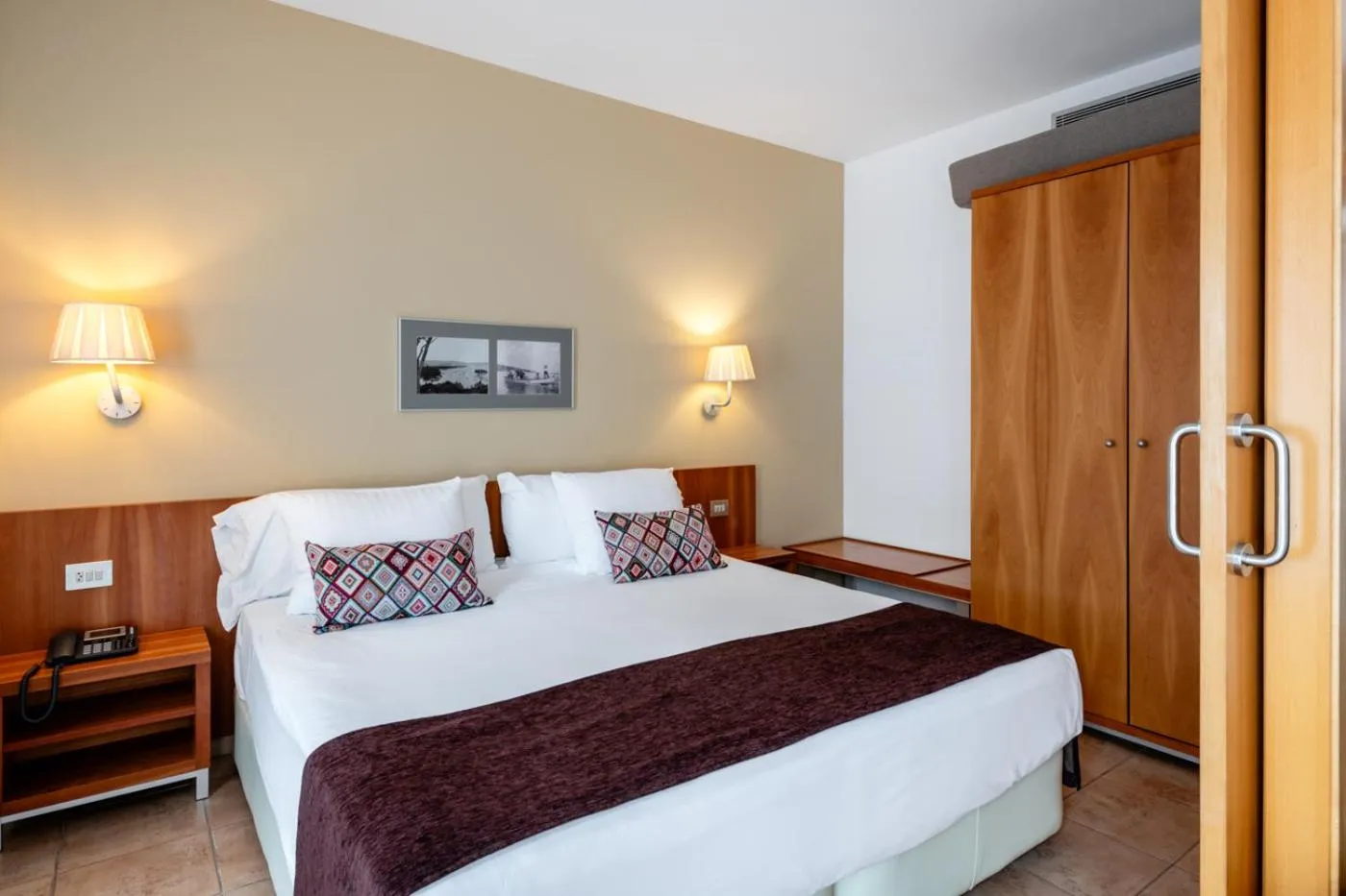 Bedroom, Bed in NM Suites by Escampa Hotels