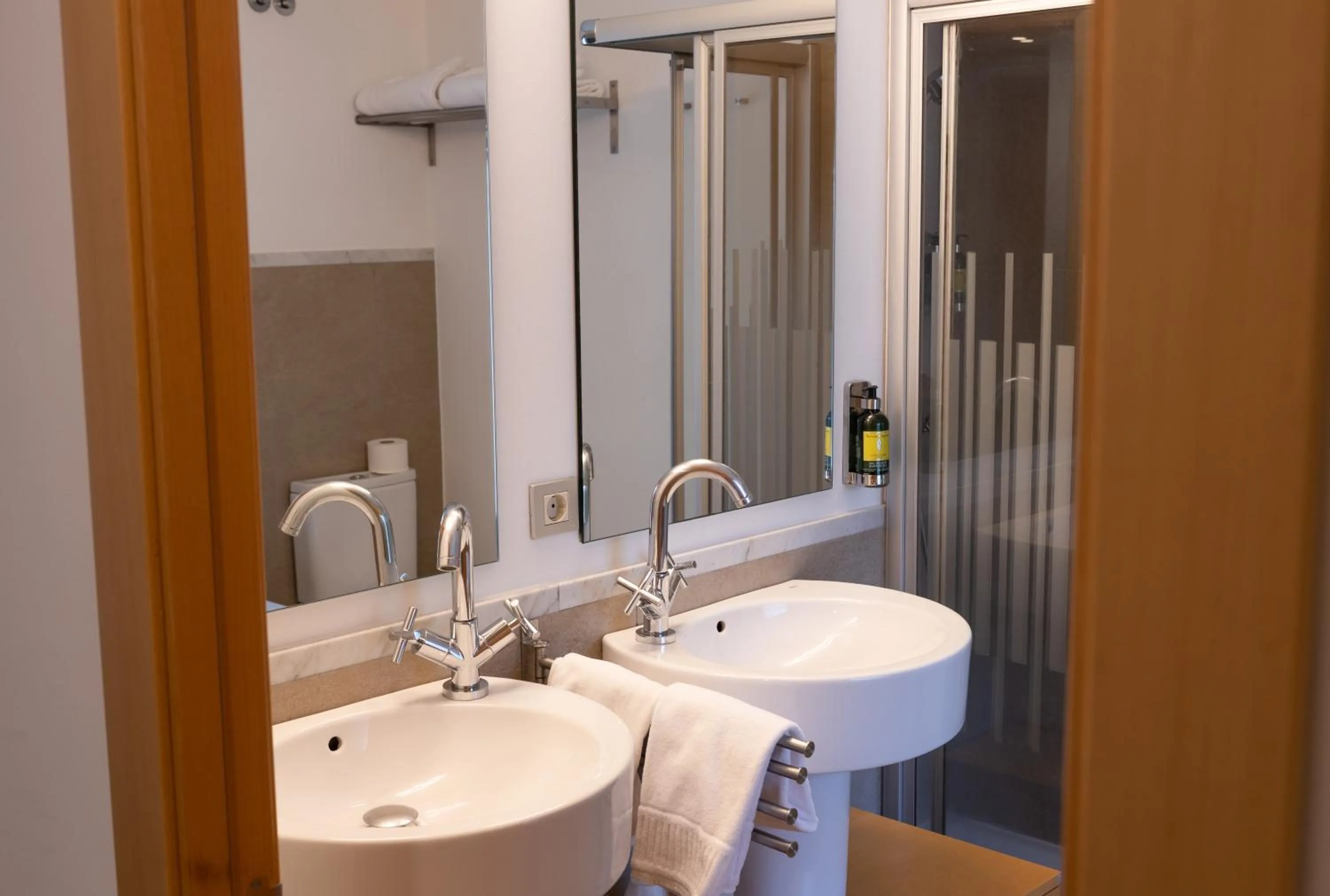 Bathroom in NM Suites by Escampa Hotels