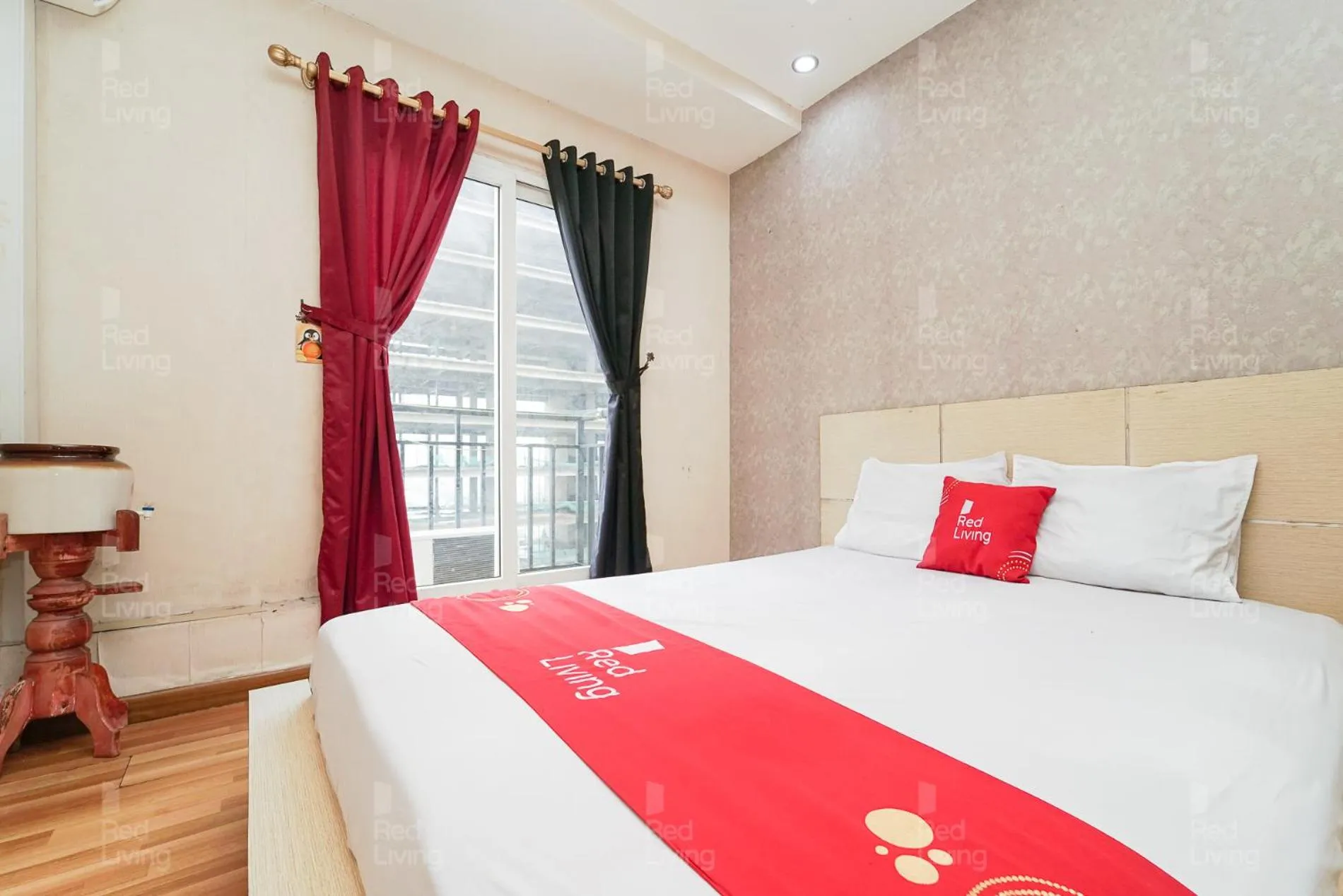 Bedroom, Bed in RedLiving Apartemen Sunter Park View - Emma Rooms