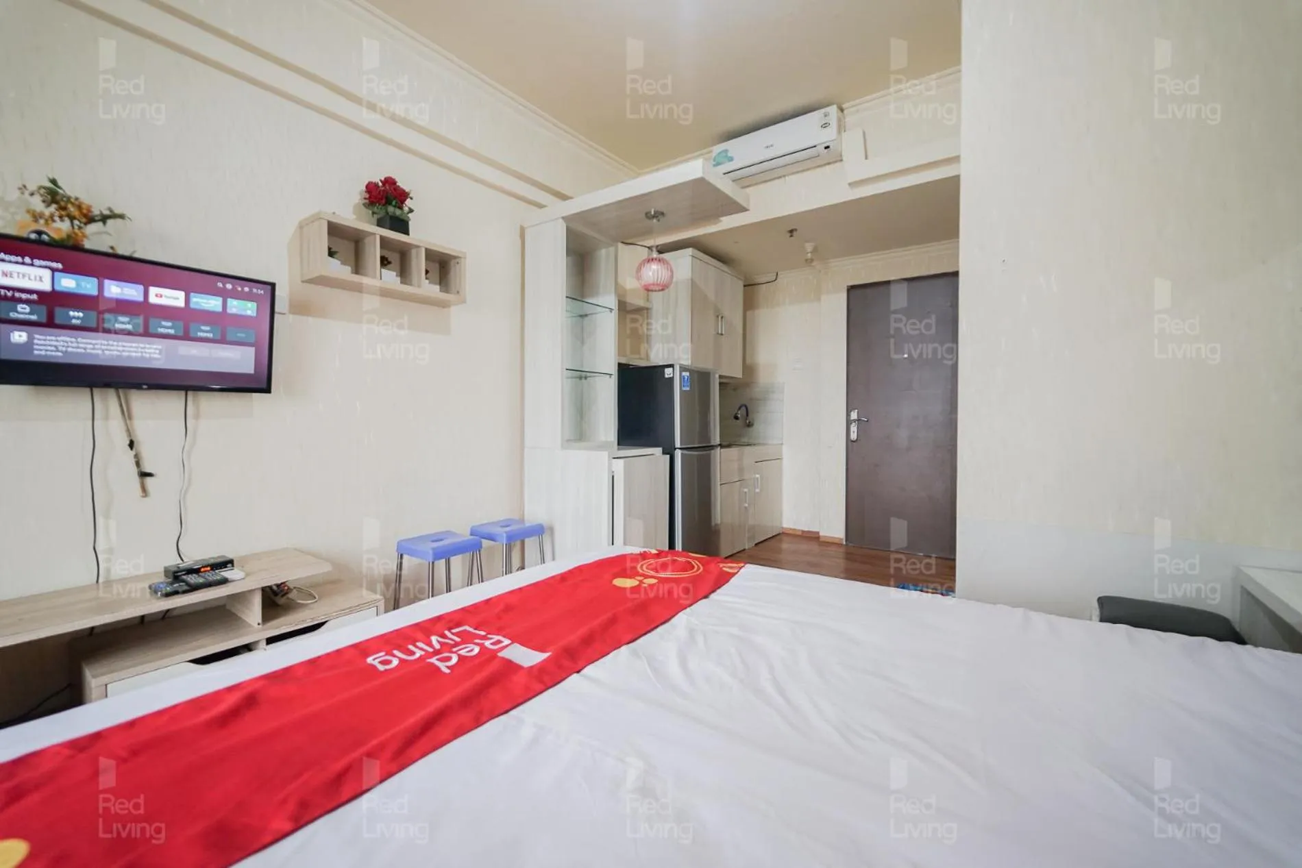 Bedroom, Bed in RedLiving Apartemen Sunter Park View - Emma Rooms