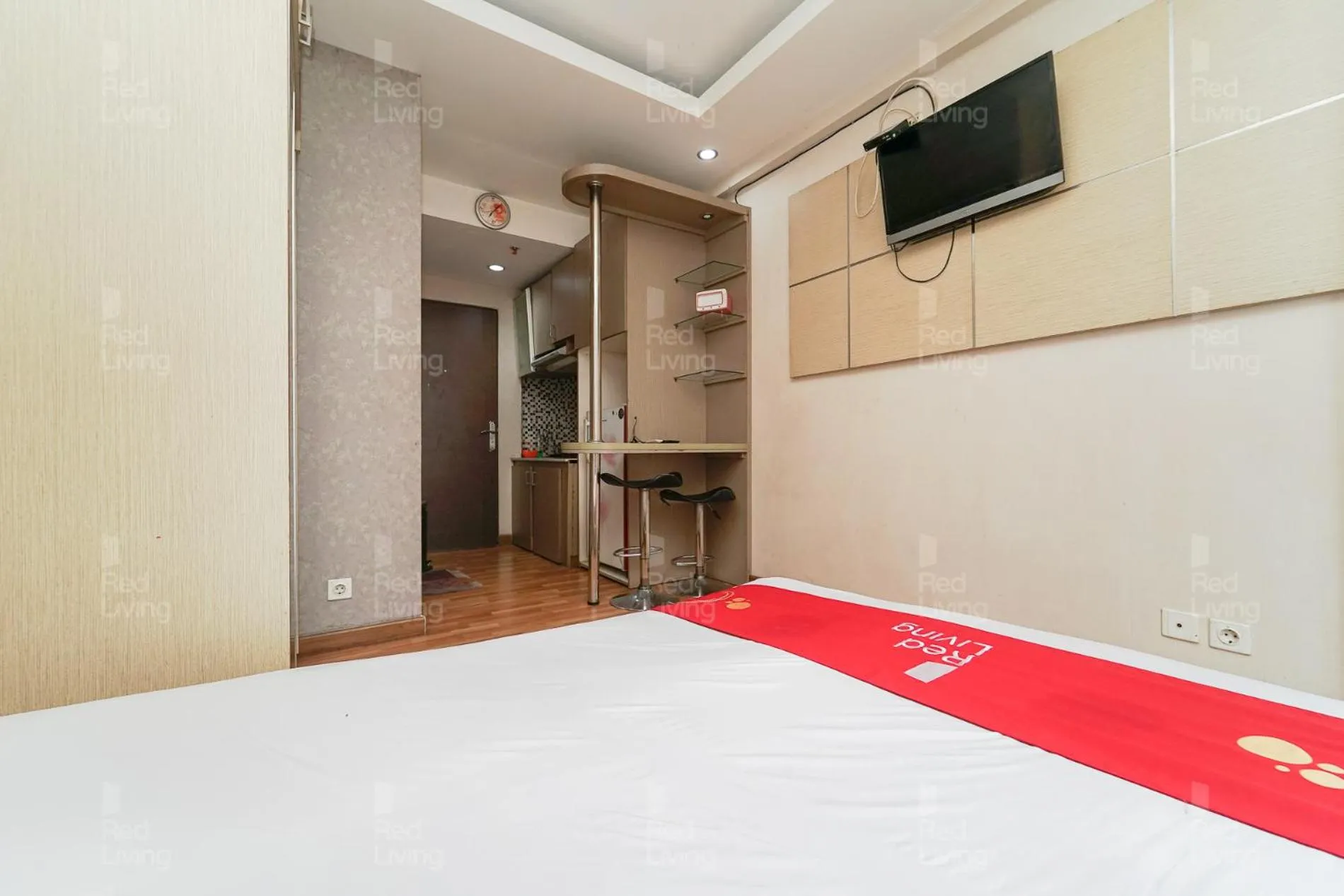 Bedroom, Bed in RedLiving Apartemen Sunter Park View - Emma Rooms