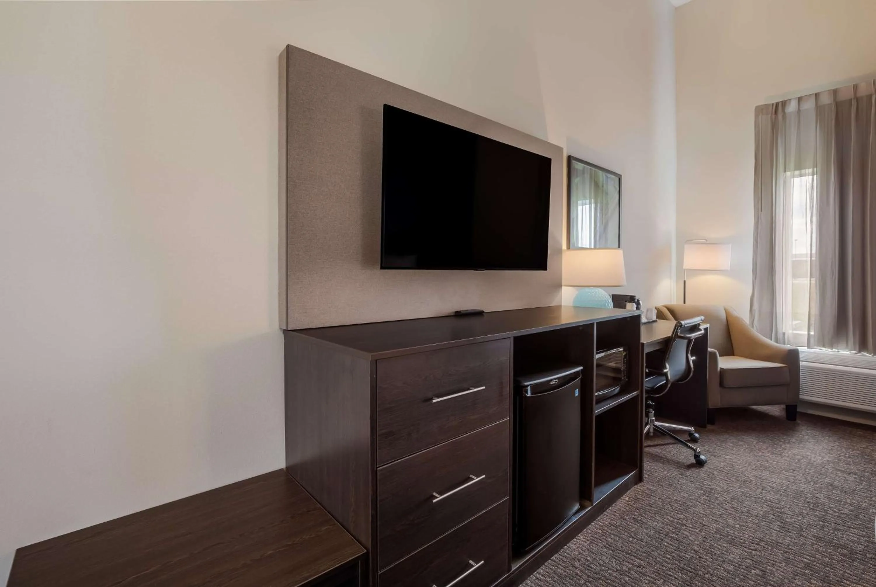 Photo of the whole room in La Quinta Inn & Suites by Wyndham Sulphur Lake Charles