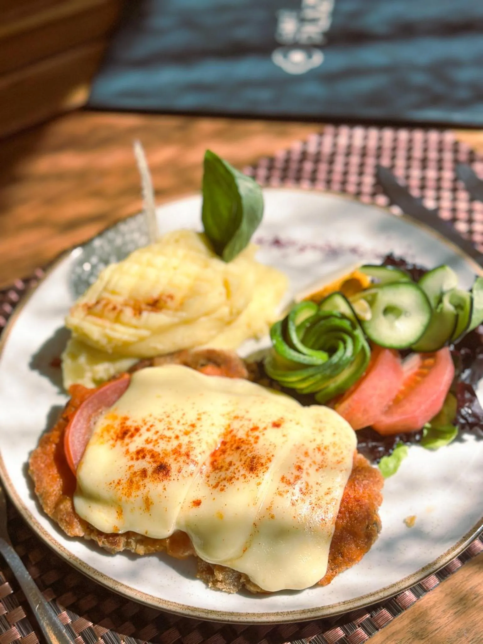 Food and drinks in La Quinta by Wyndham Quito