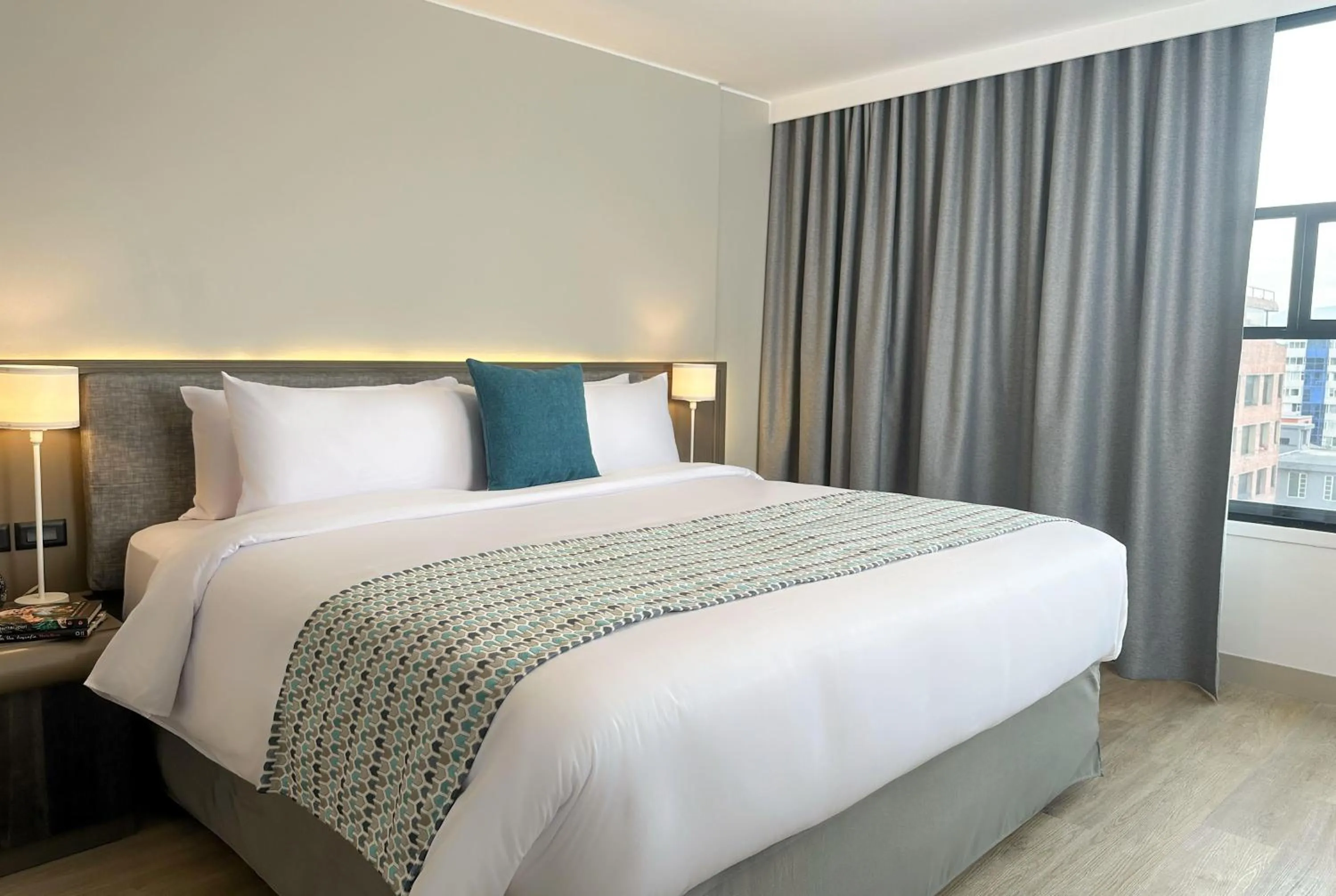 Photo of the whole room, Bed in La Quinta by Wyndham Quito