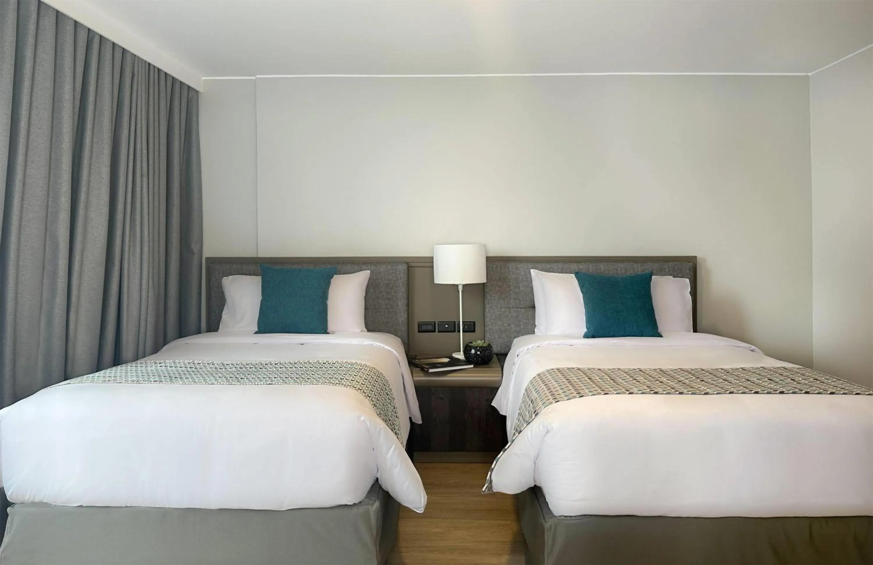 Photo of the whole room, Bed in La Quinta by Wyndham Quito