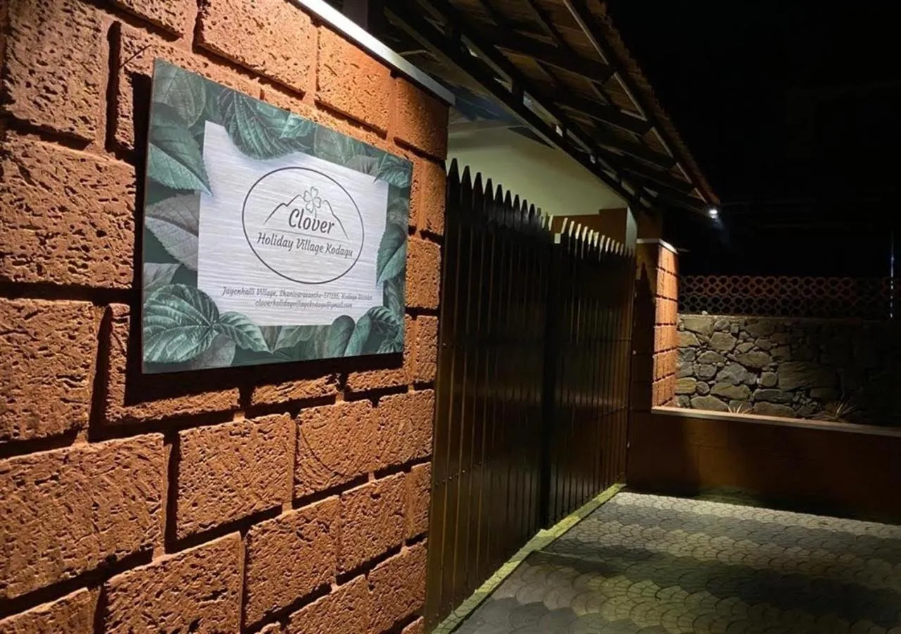 Facade/entrance in Clover Holiday Village