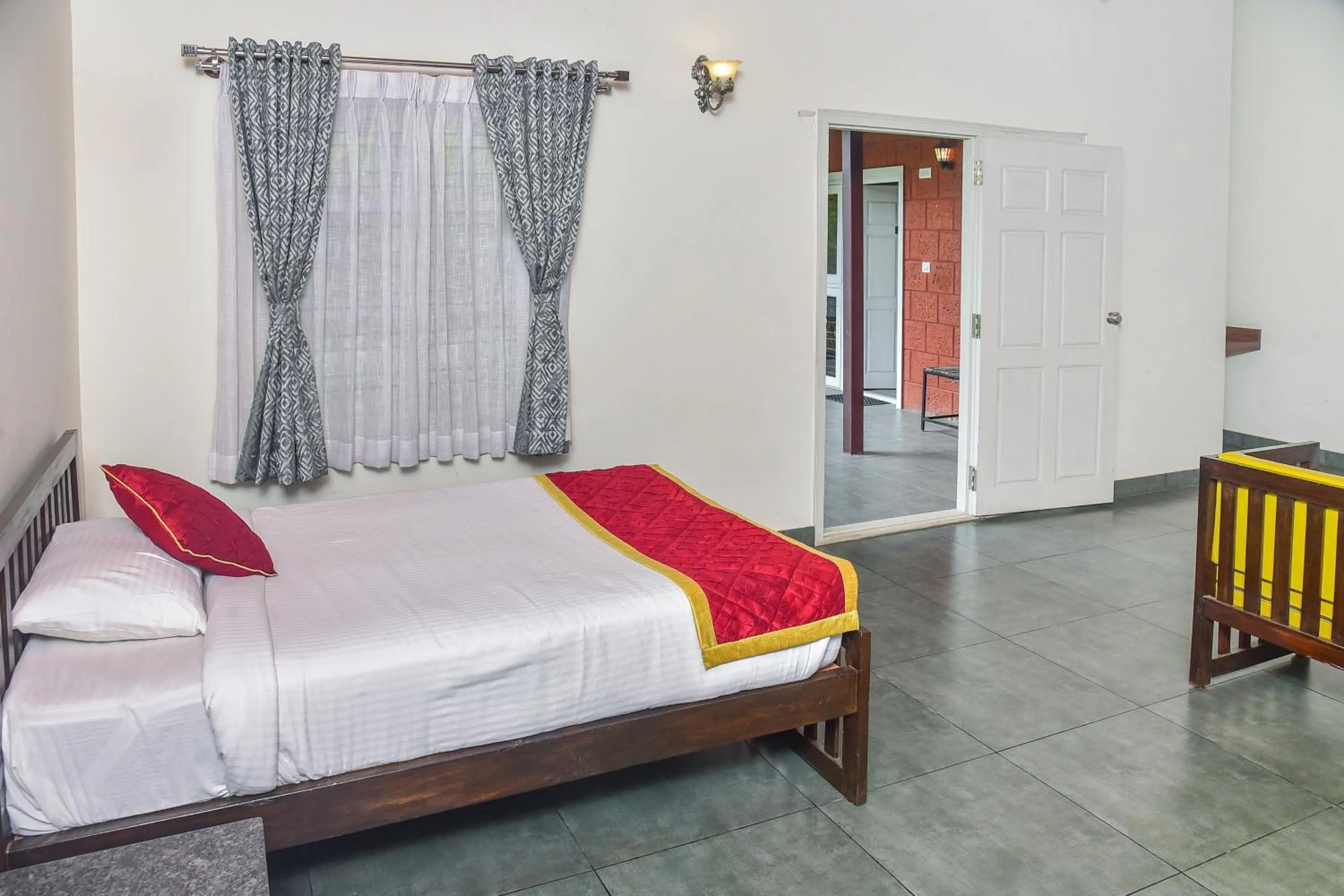 Facade/entrance, Bed in Clover Holiday Village