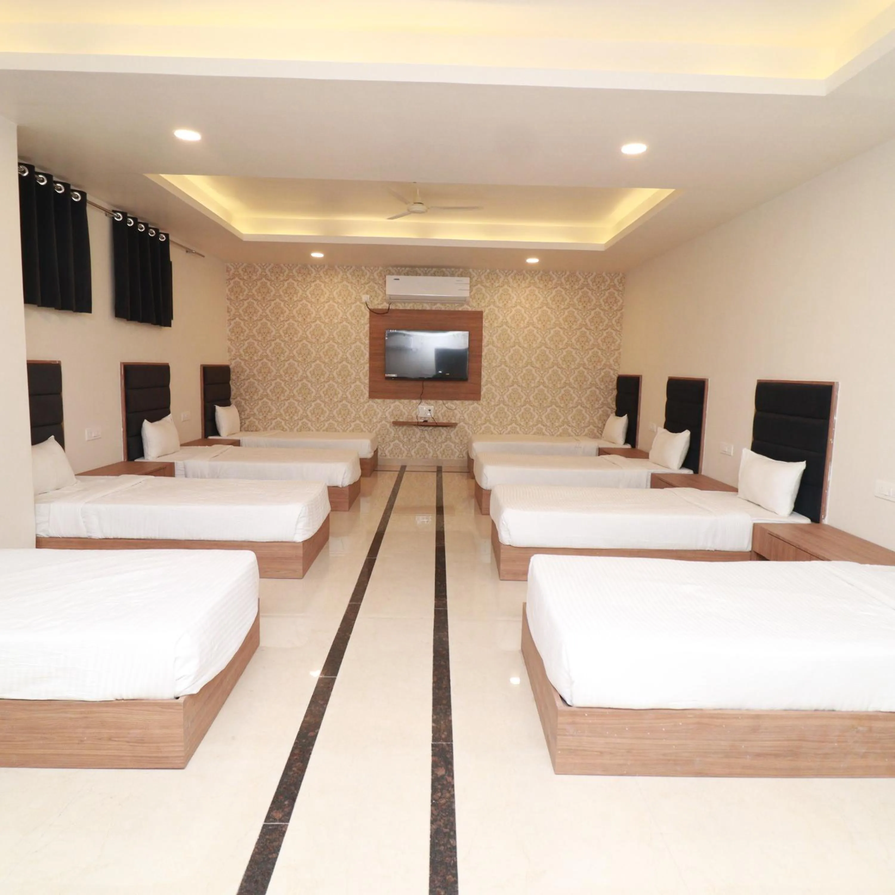 Bed in 7 VACHAN LAWNS AND BANQUET