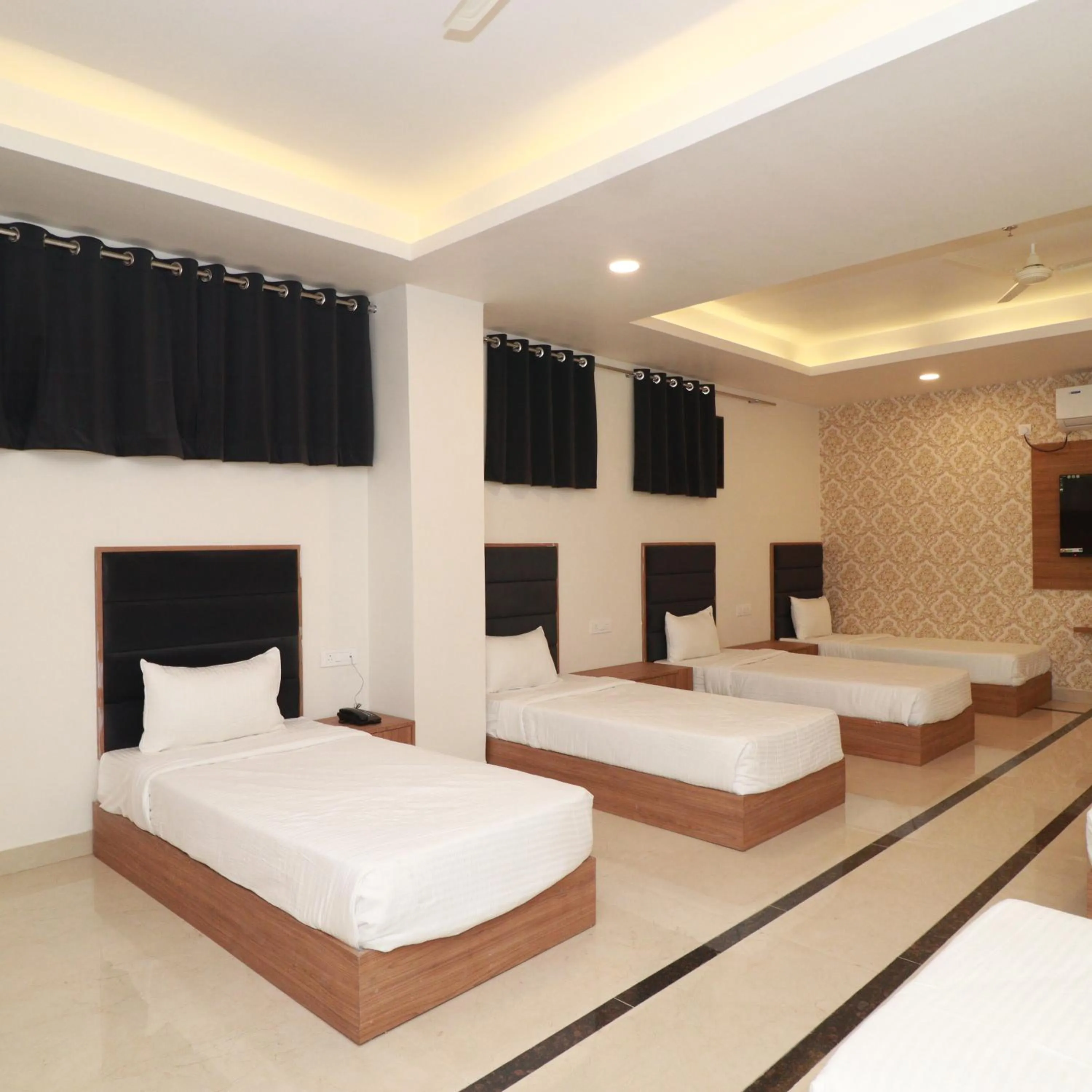 Bedroom, Bed in 7 VACHAN LAWNS AND BANQUET