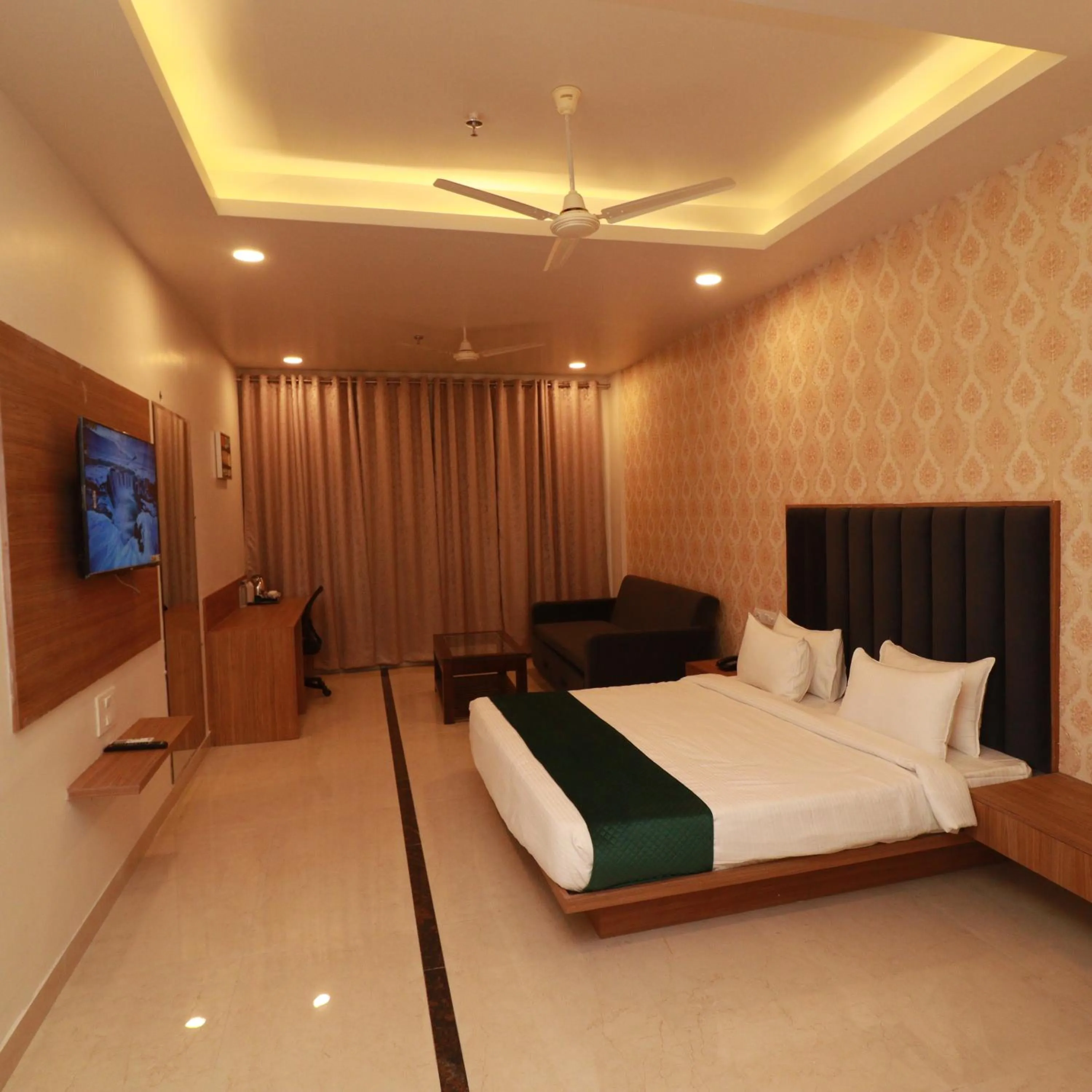 Bed in 7 VACHAN LAWNS AND BANQUET