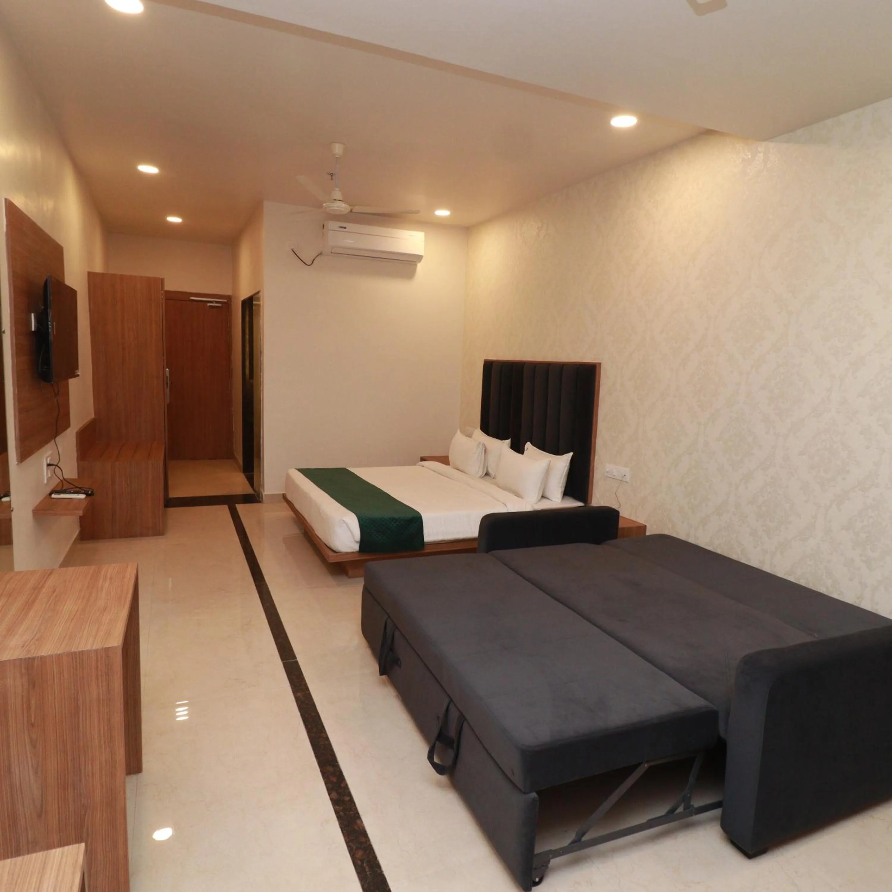 Bedroom, Bed in 7 VACHAN LAWNS AND BANQUET