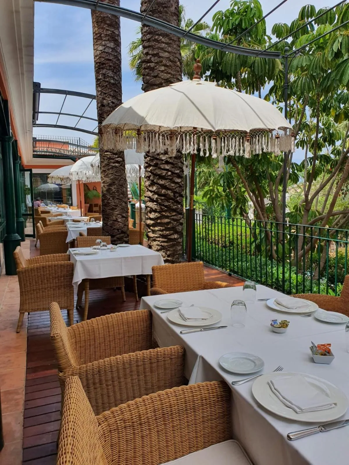 Restaurant/places to eat in Hotel MR Les Rotes