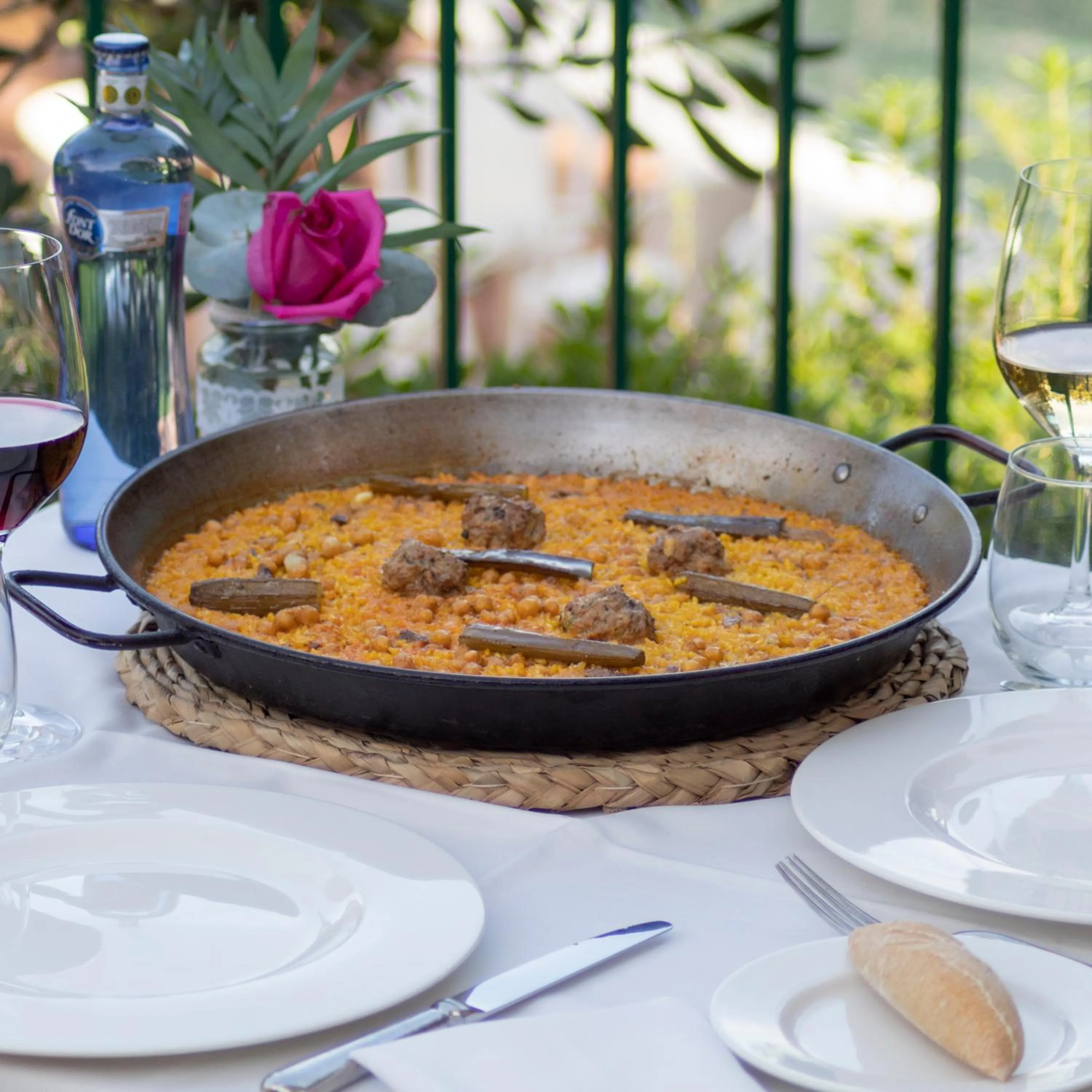 Restaurant/places to eat in Hotel MR Les Rotes