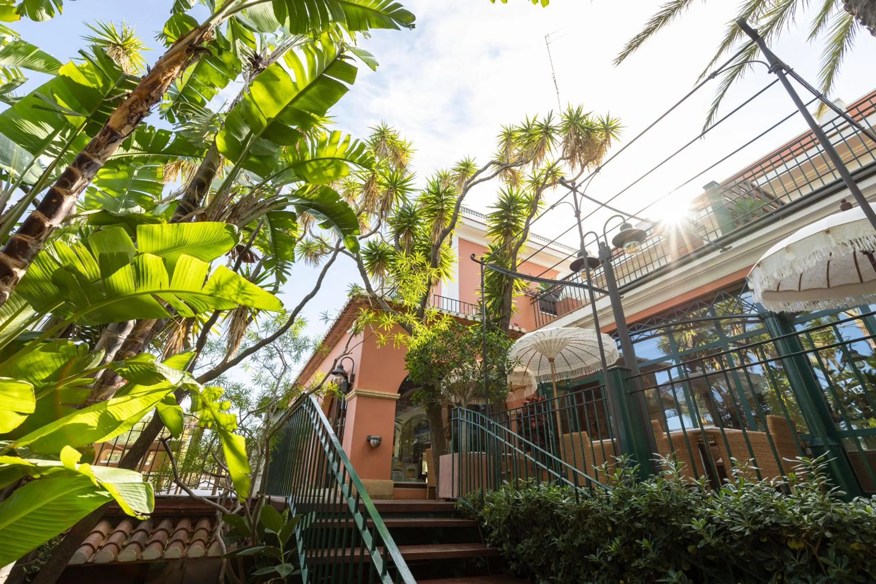 Property building in Hotel MR Les Rotes