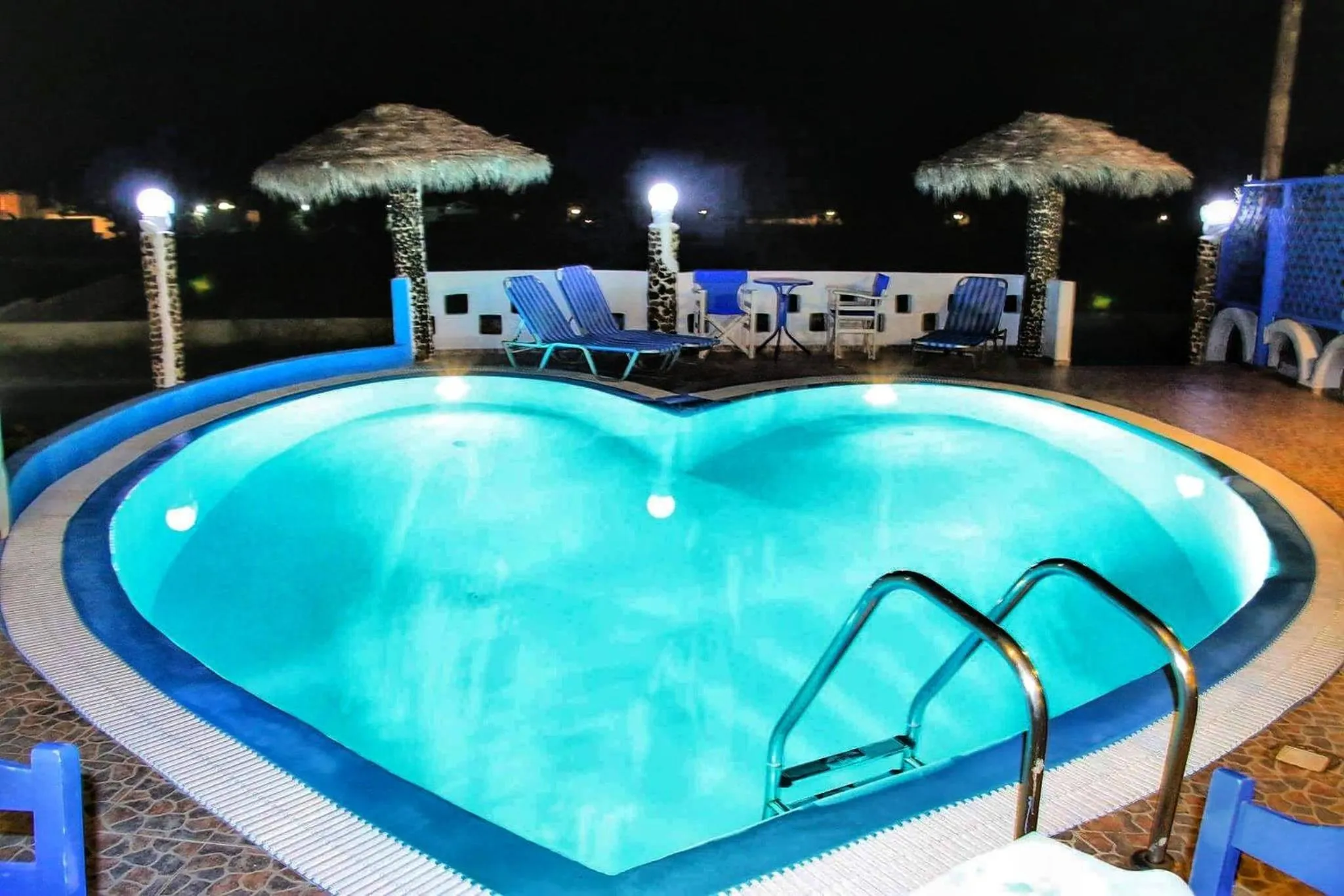 Swimming pool in Honeymoon Beach Studios