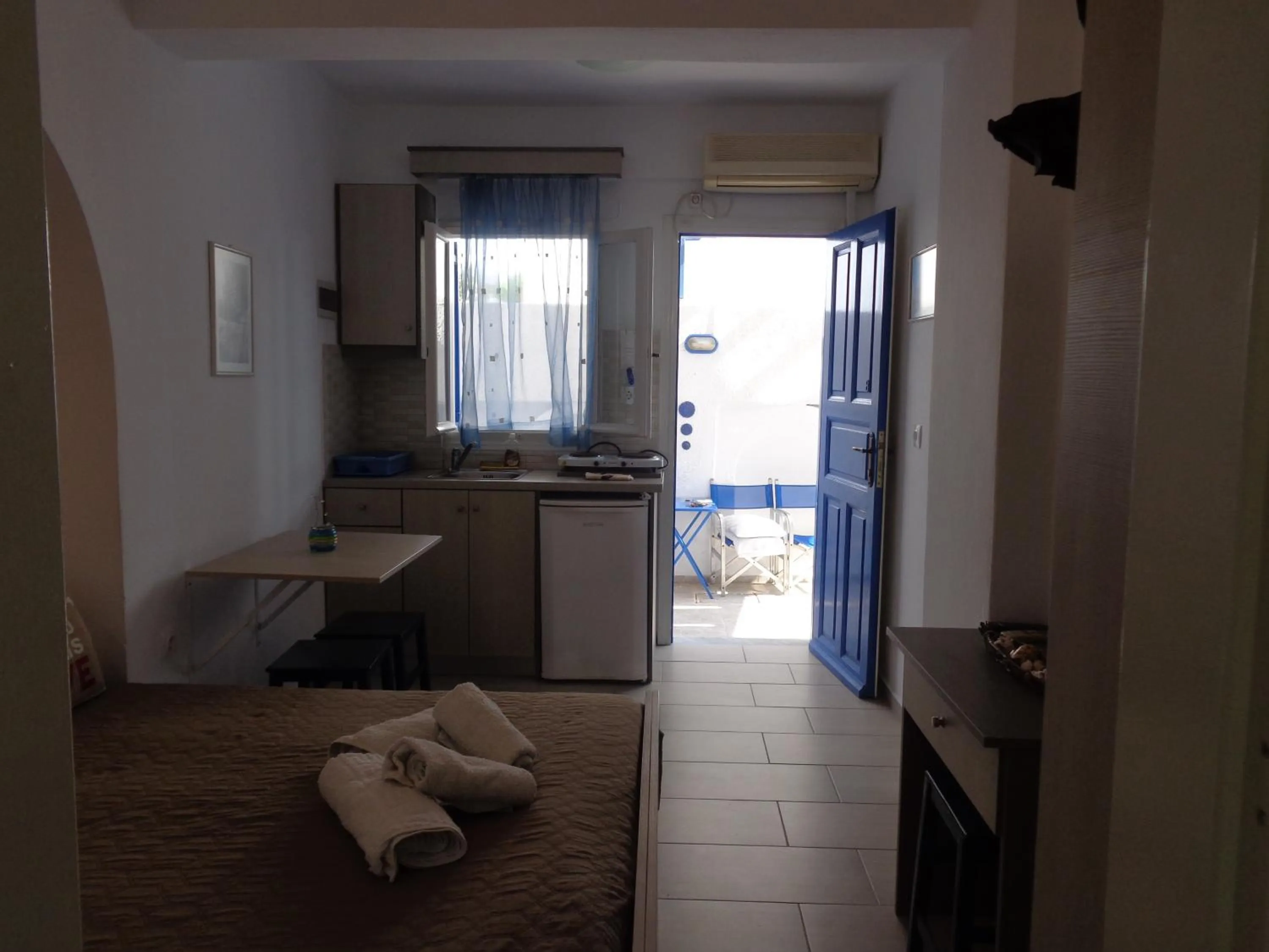 Kitchen or kitchenette in Honeymoon Beach Studios