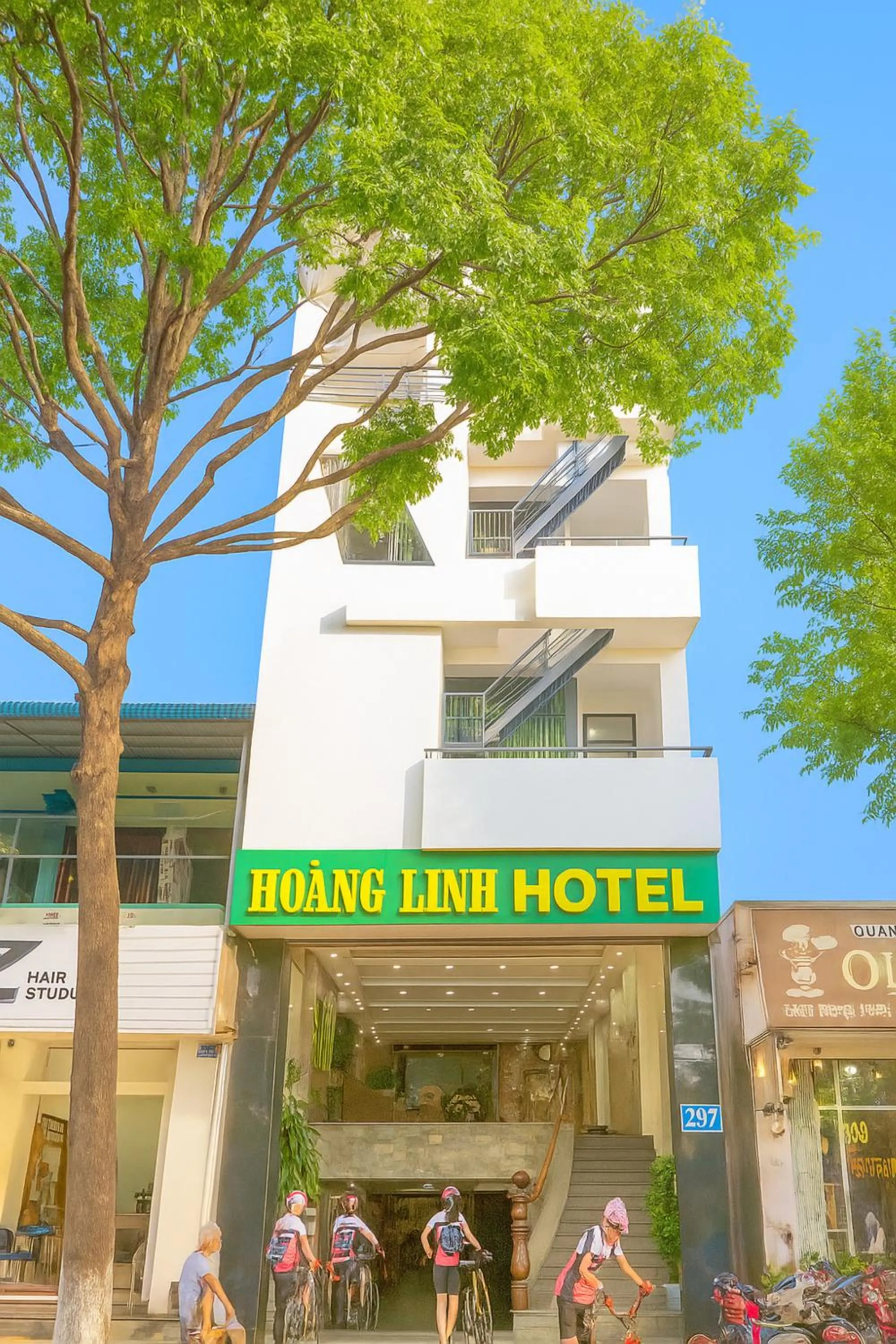 Property building in Hoàng Linh Hotel