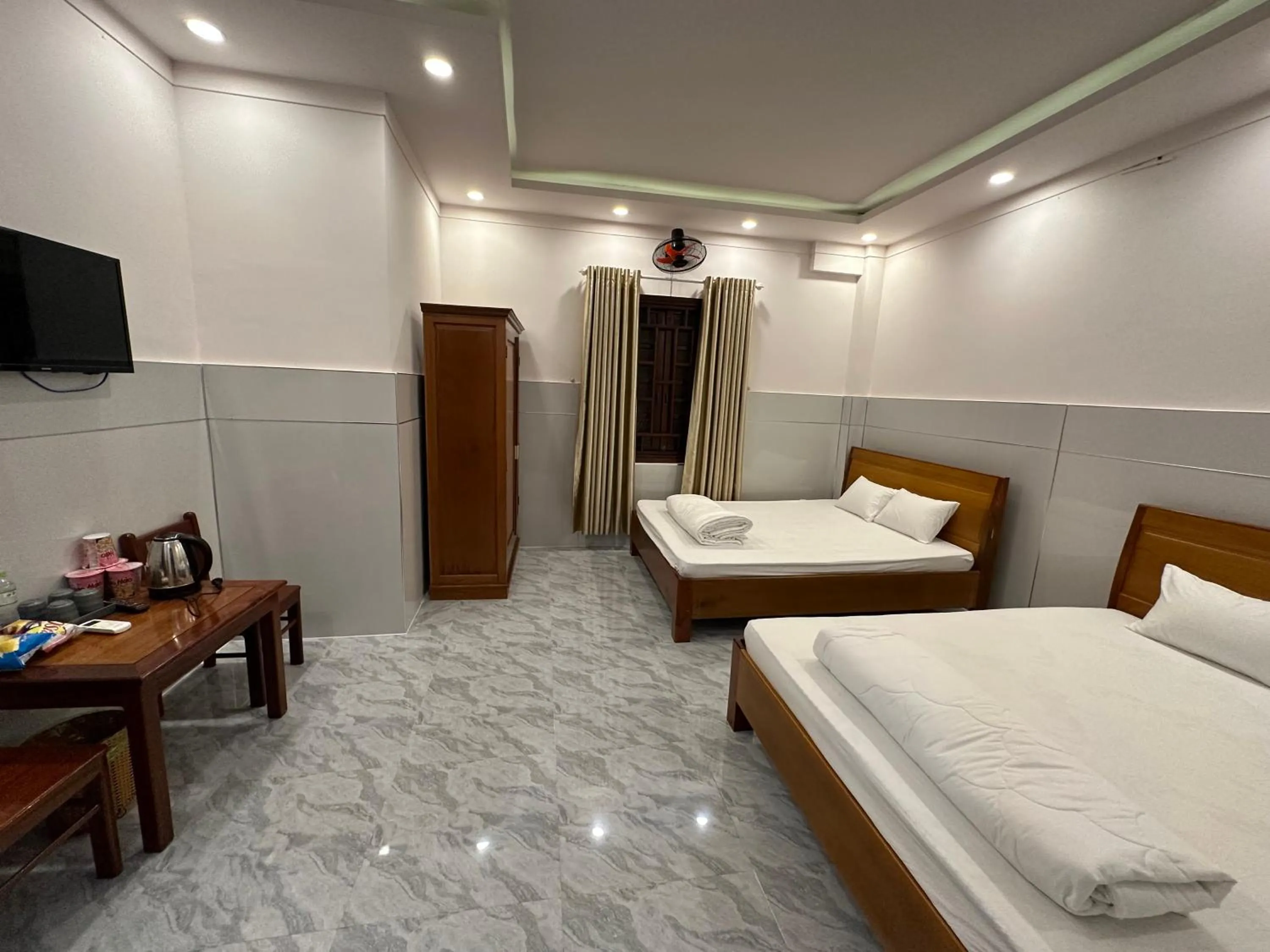 Bedroom, Bed in Hoàng Linh Hotel