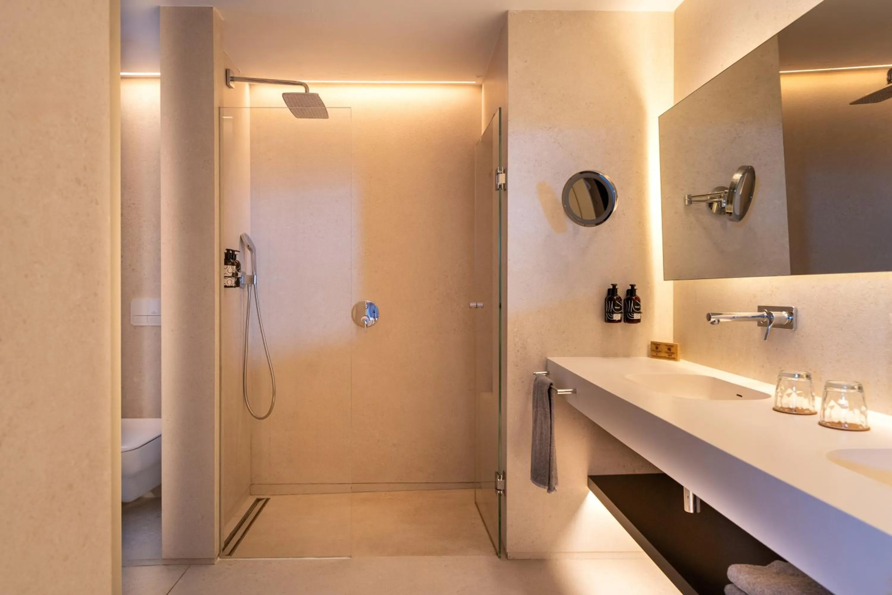 Bathroom in INNSiDE by Meliá Alicante Porta Maris